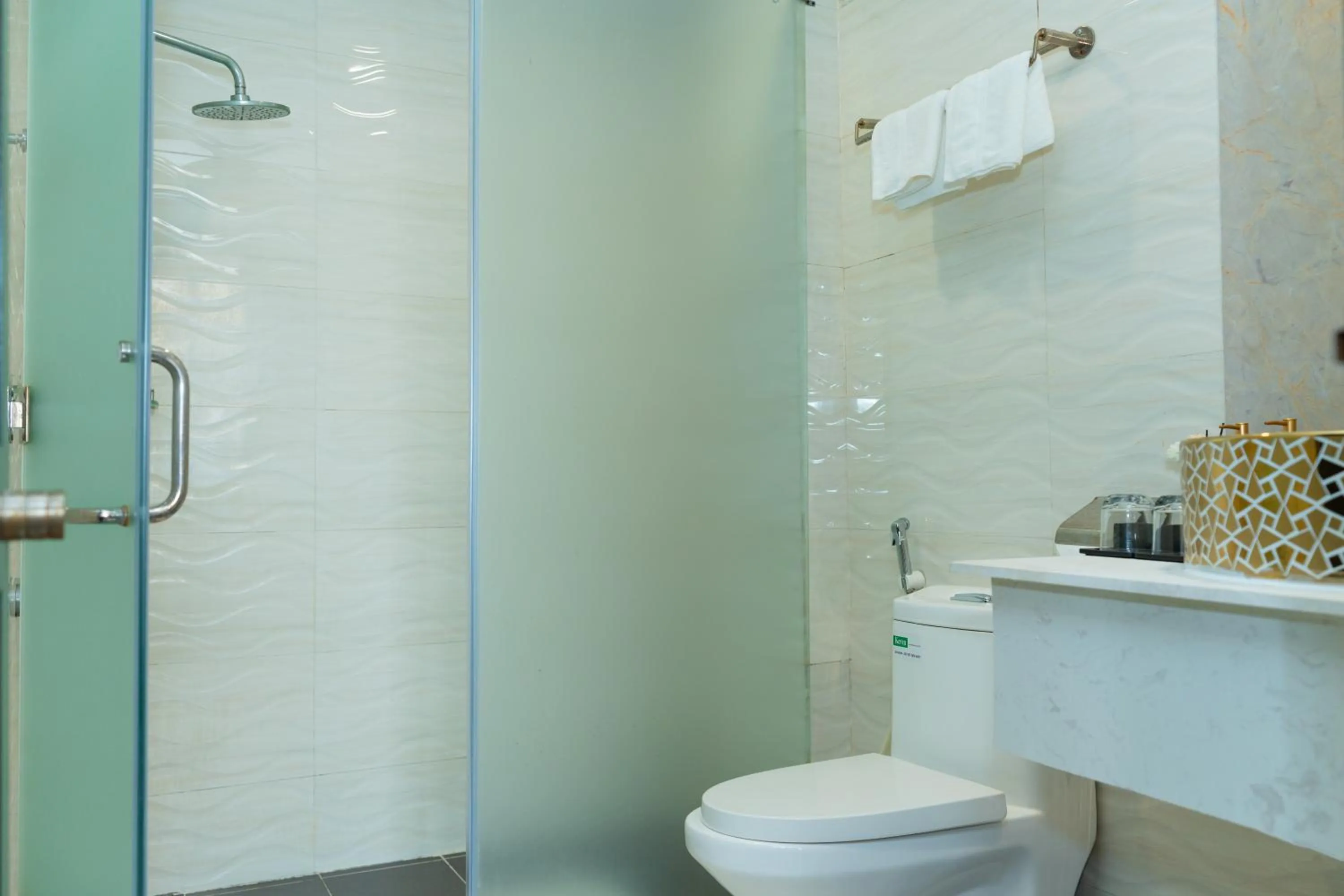 Toilet in Queen Central Hotel - Ben Thanh Market