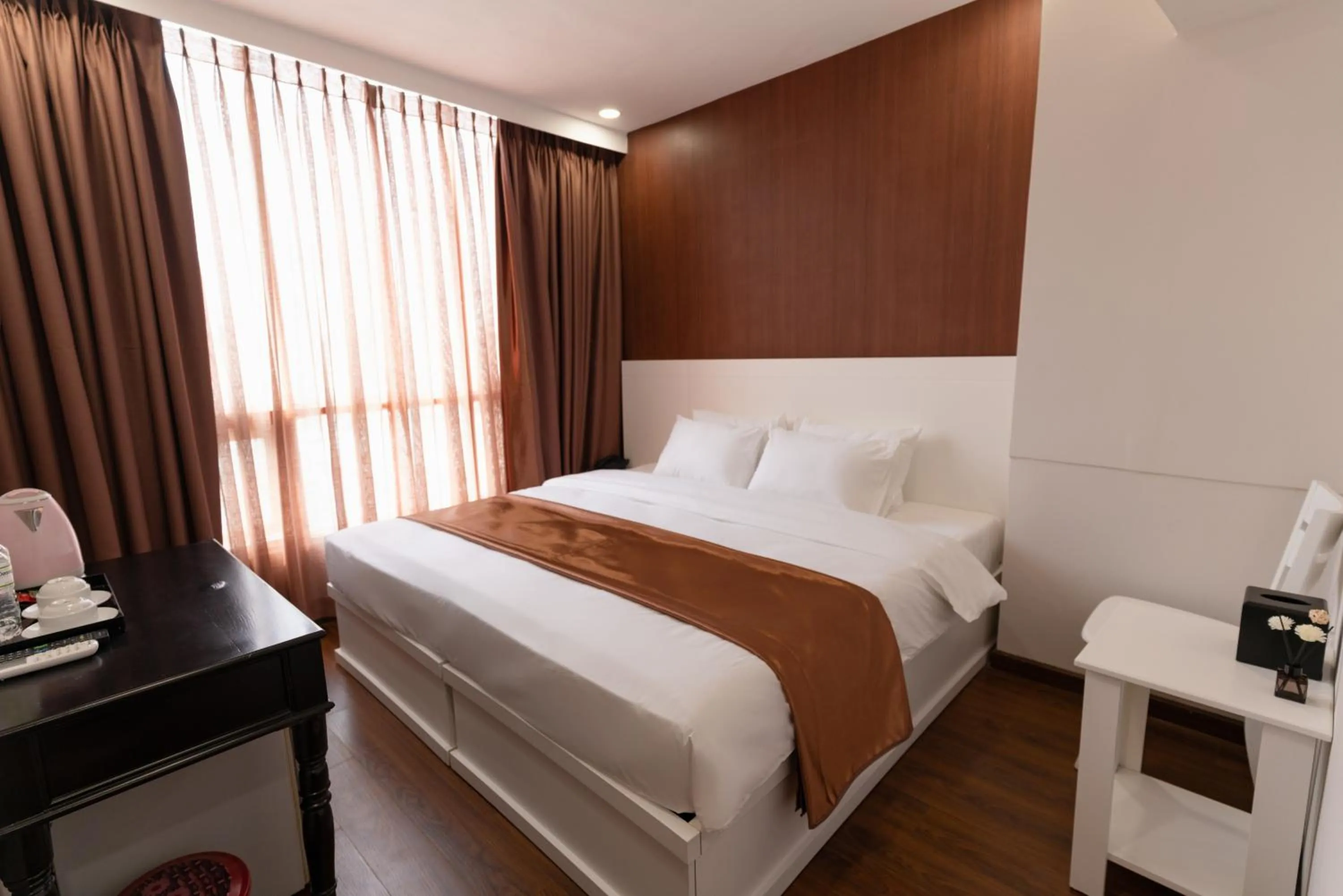 Bed in Queen Central Hotel - Ben Thanh Market