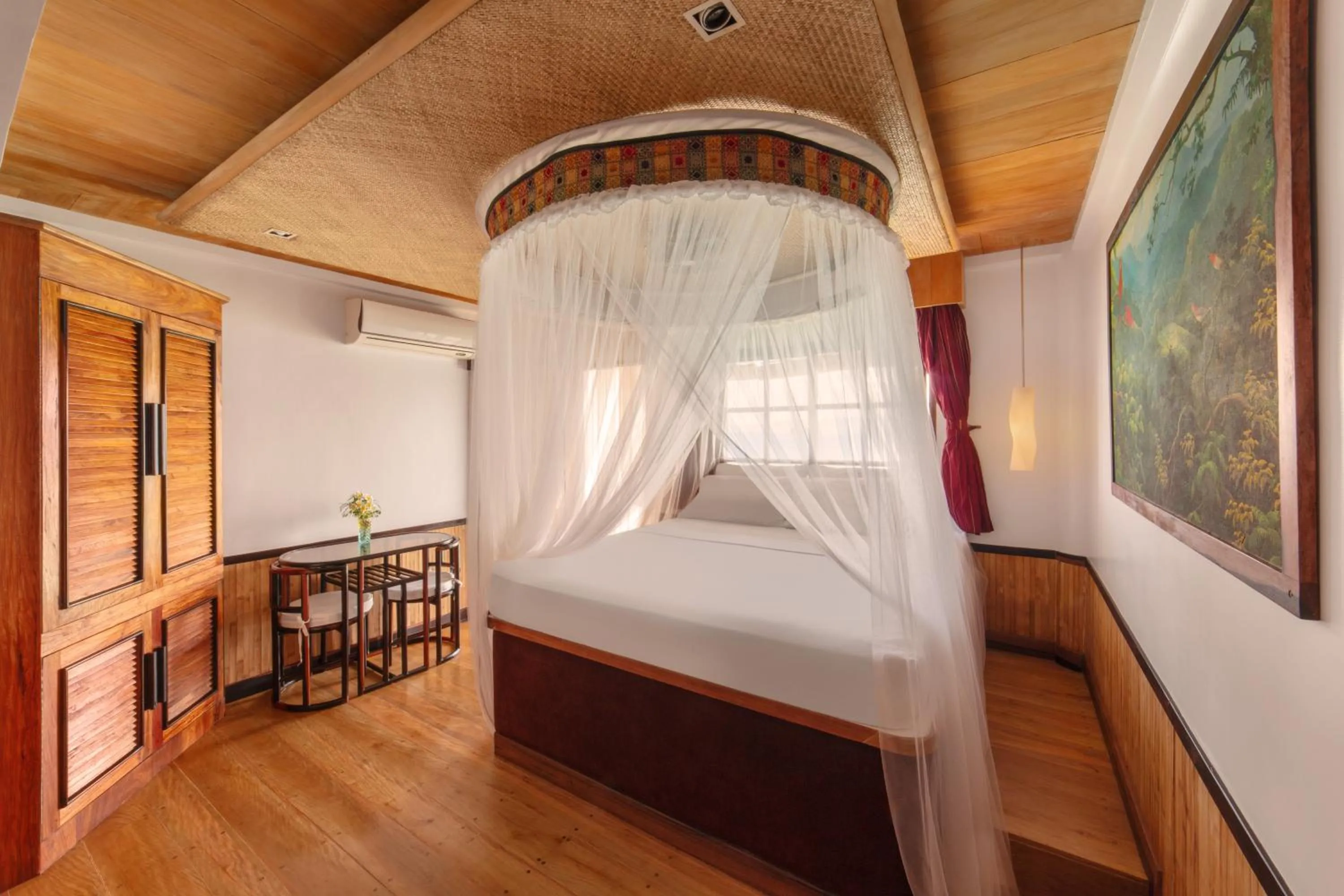 Bed in NoaNoa Private Island