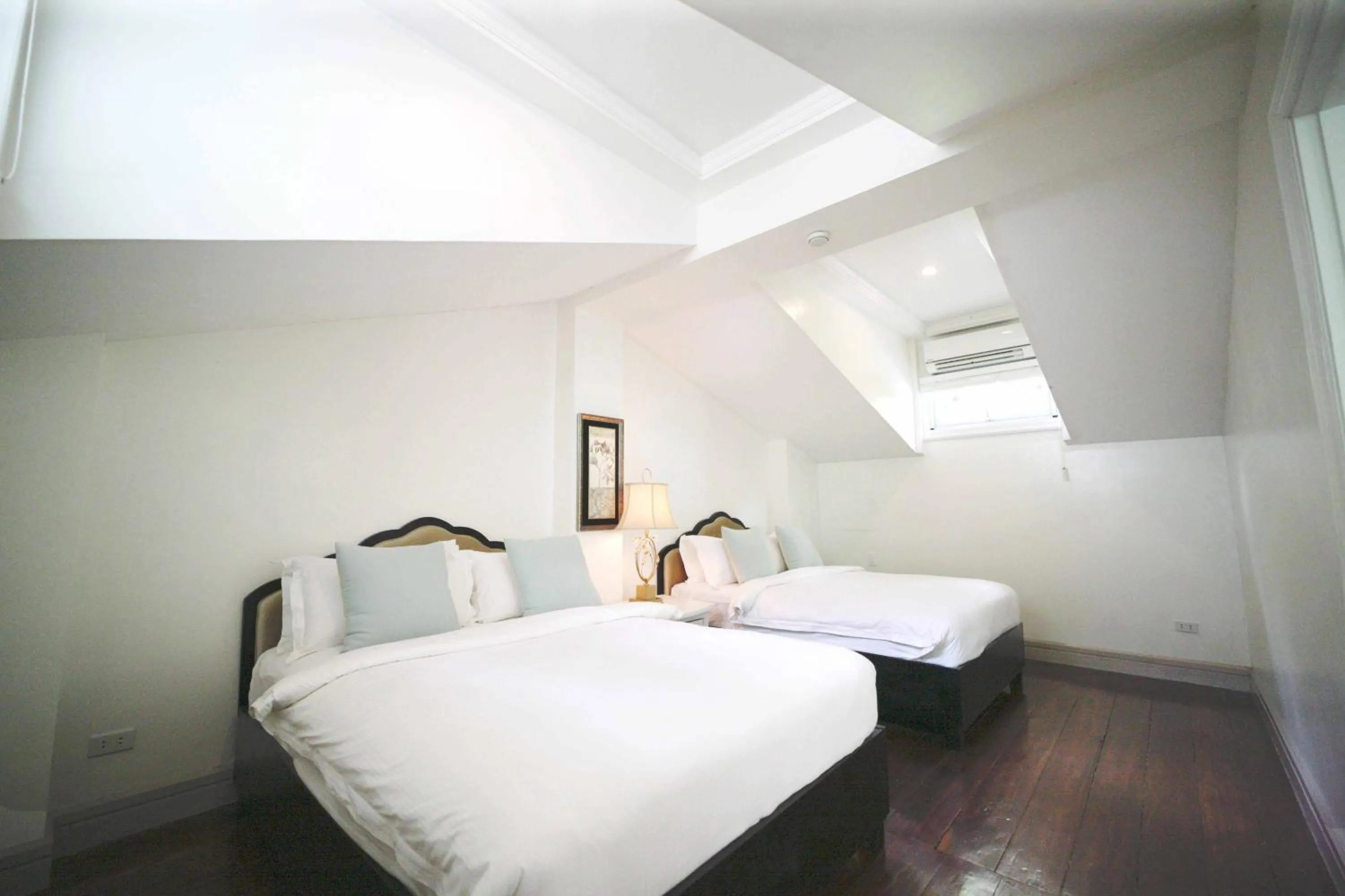 Bed in Matinloc Island Resort