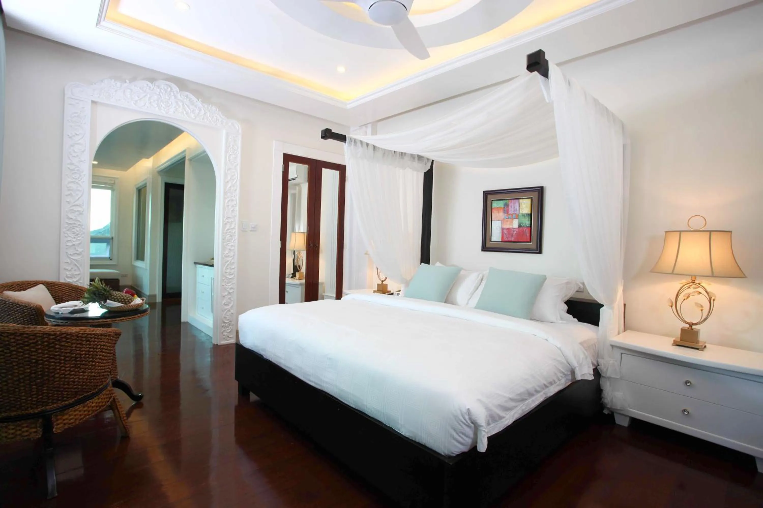 Bed in Matinloc Island Resort