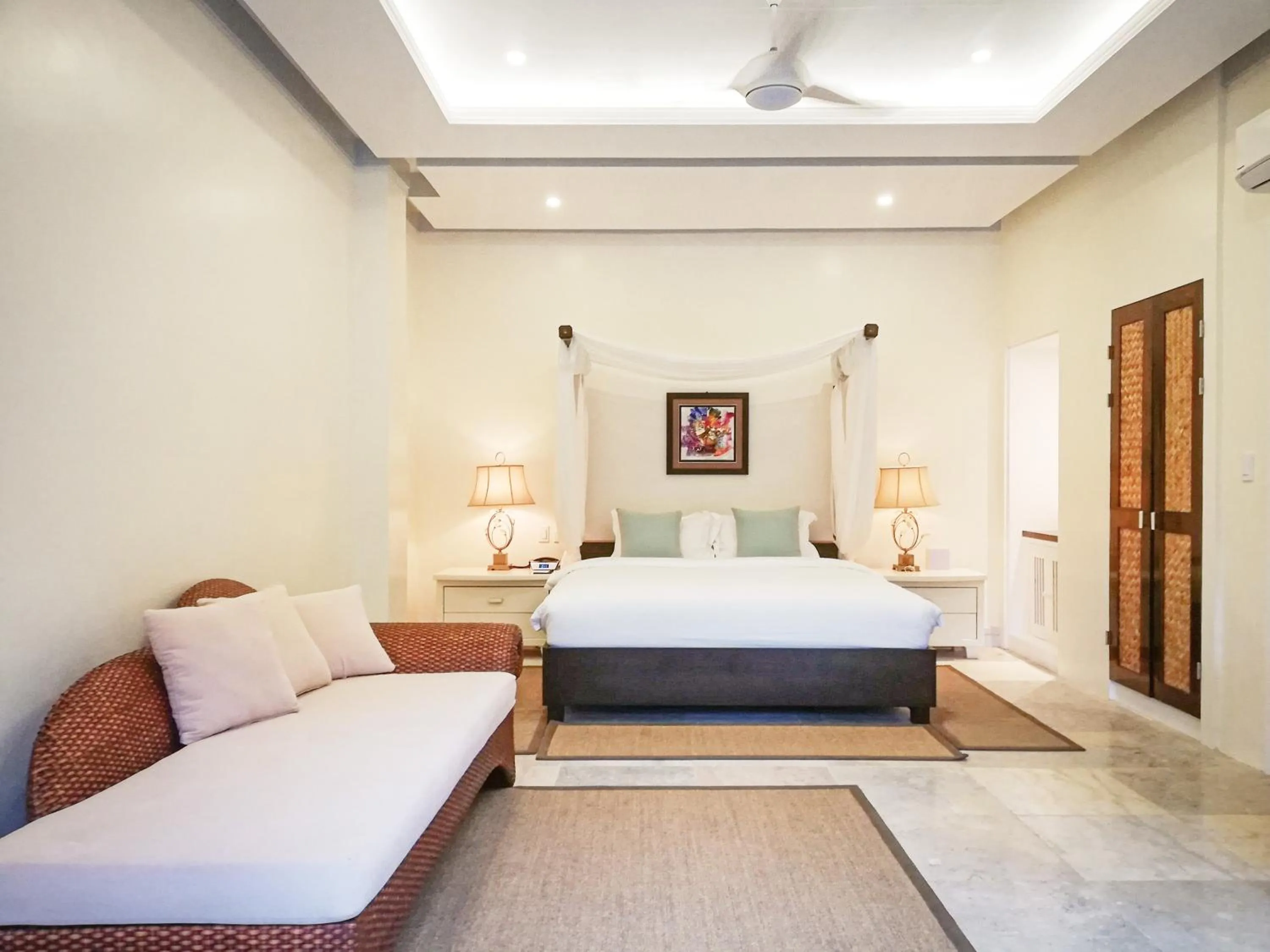 Bed in Matinloc Island Resort