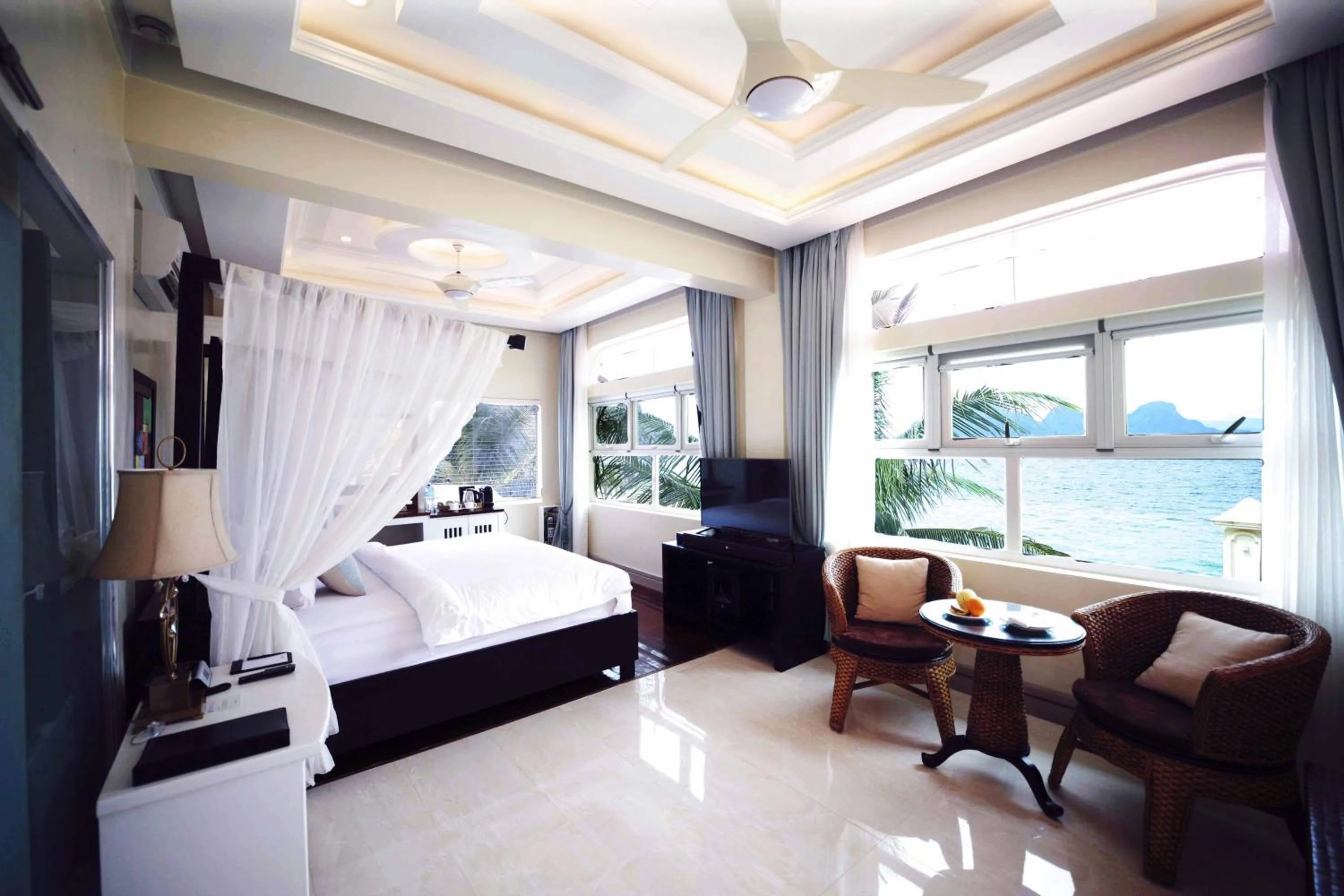 Photo of the whole room, Bed in Matinloc Island Resort