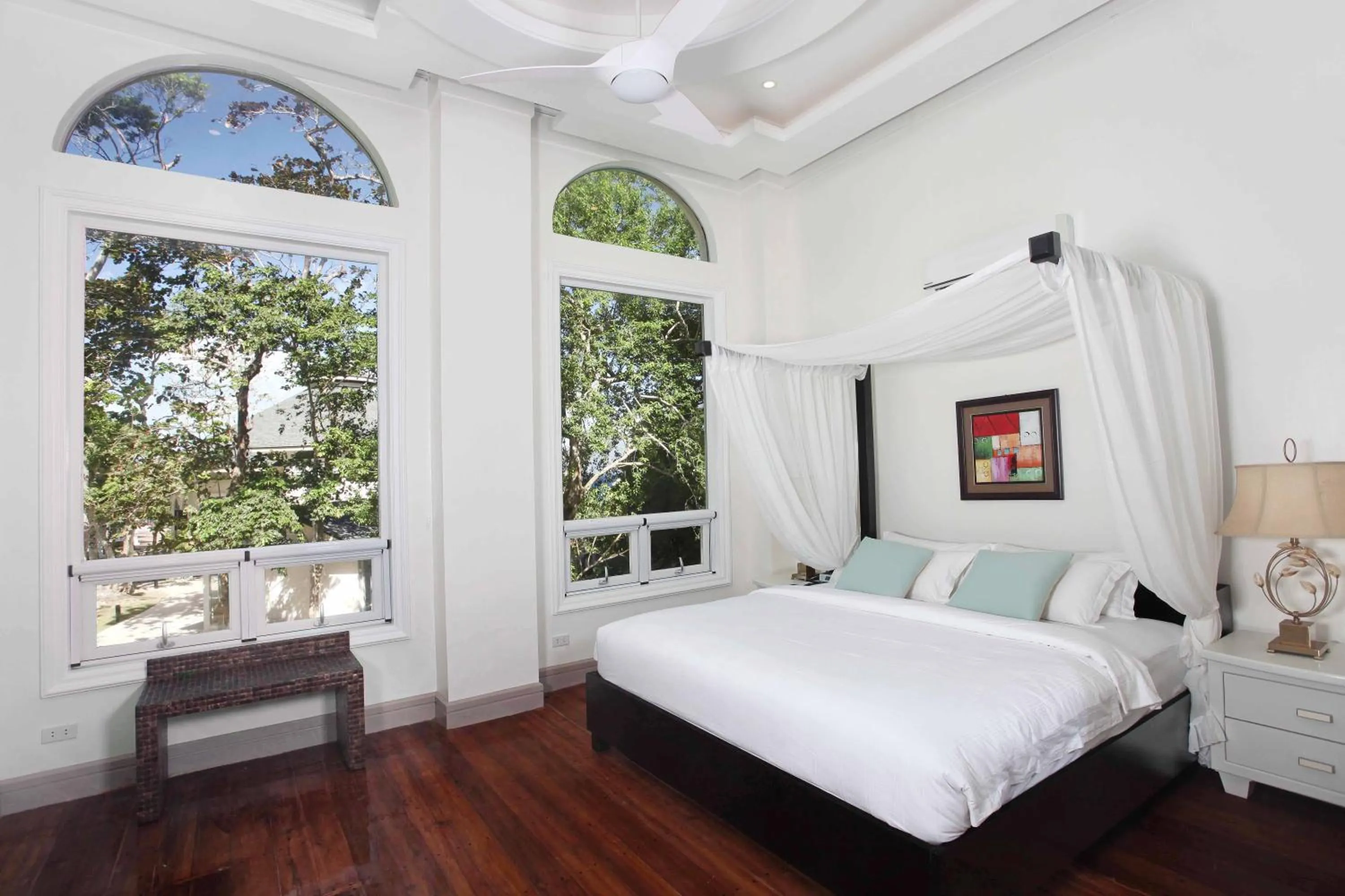 Bed in Matinloc Island Resort