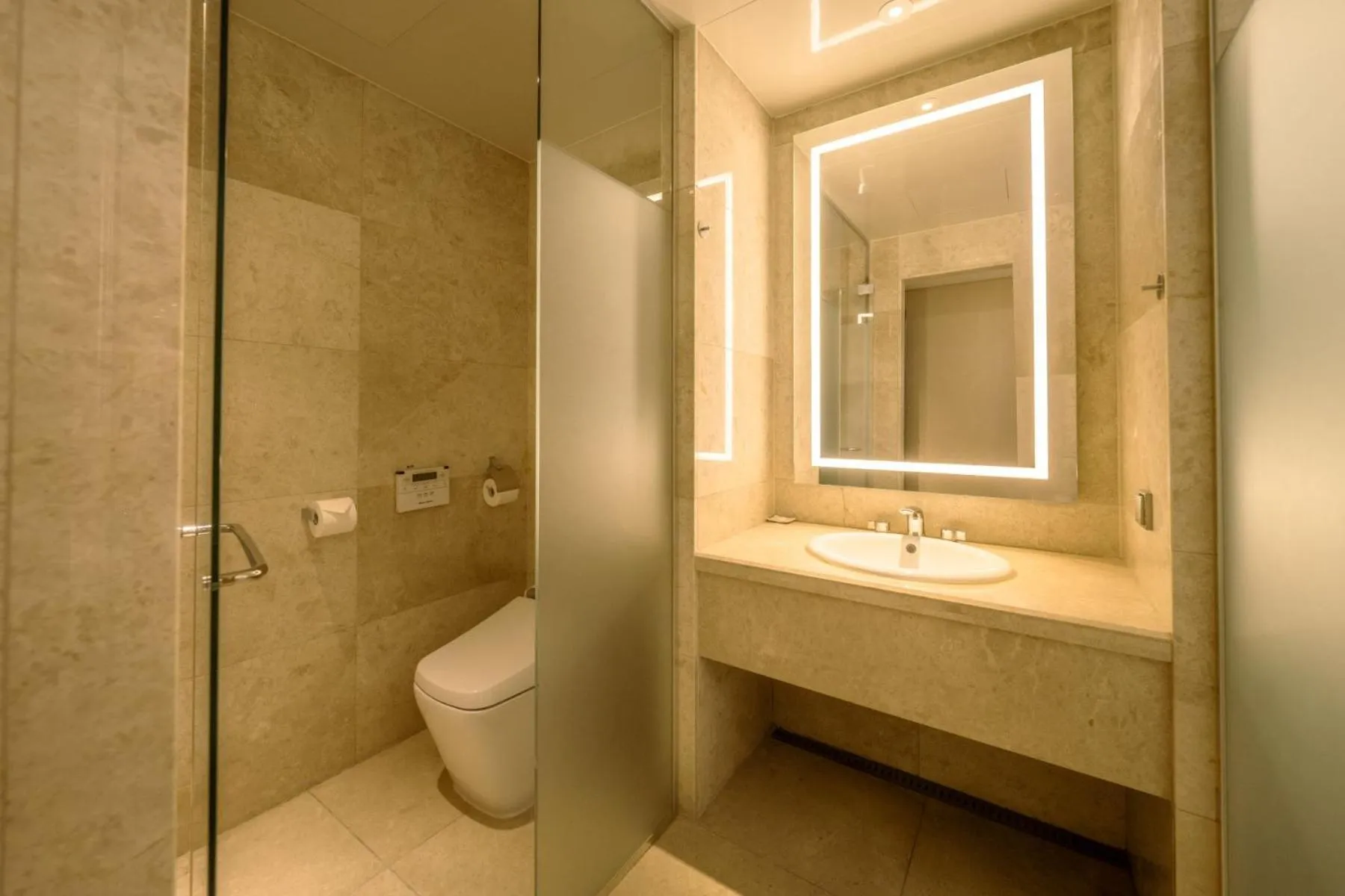 Toilet in Arban Hotel