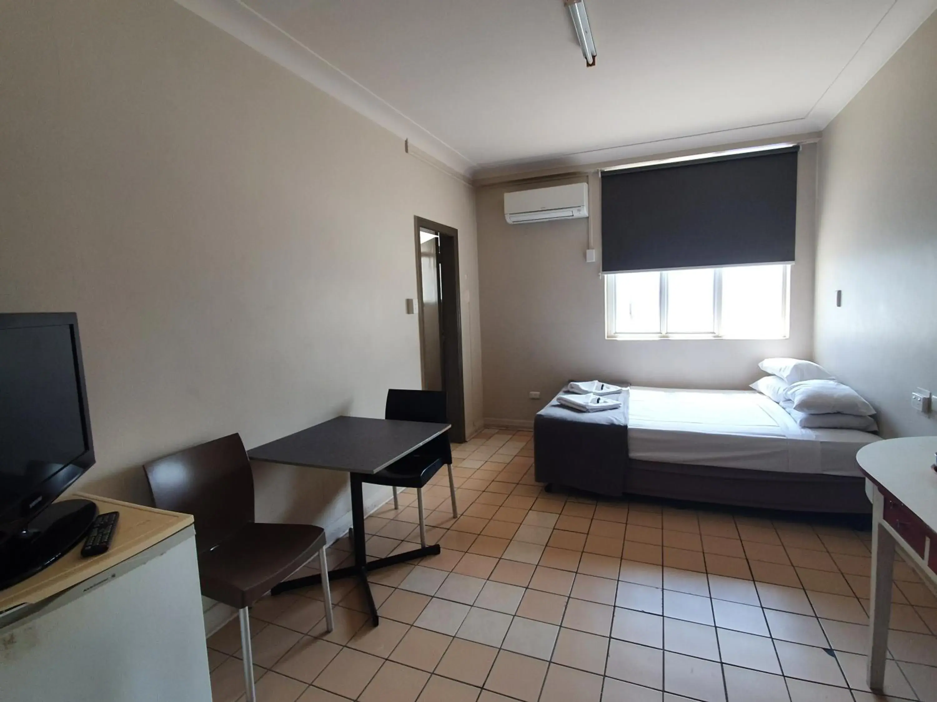 Queen Room in Hotel Allen Queen Room in Hotel Allen