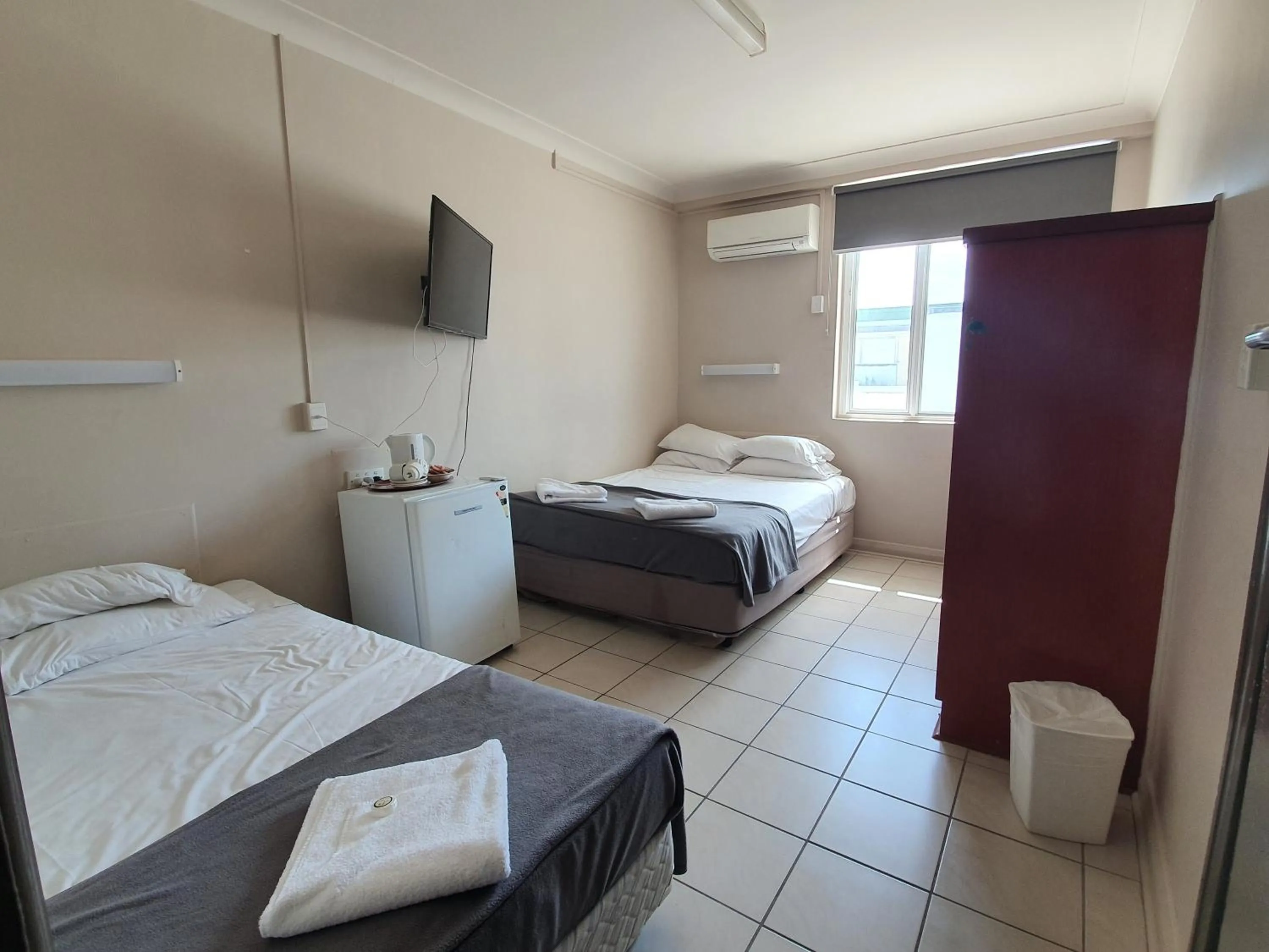 Shower in Hotel Allen