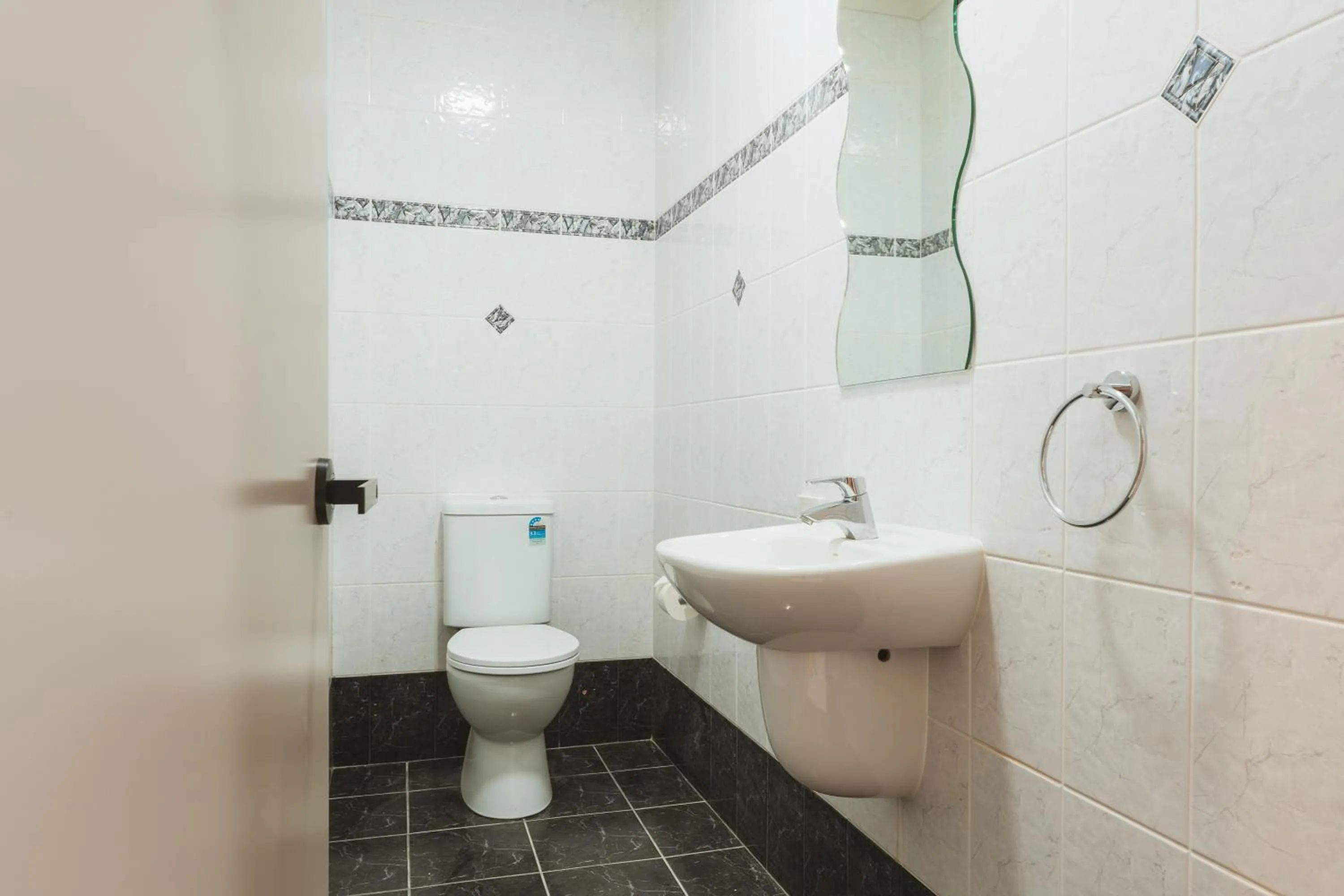 Toilet in Hotel Allen