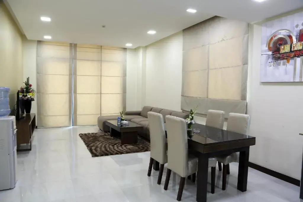 Deluxe Suite in Belle Tower Apartments Deluxe Suite in Belle Tower Apartments