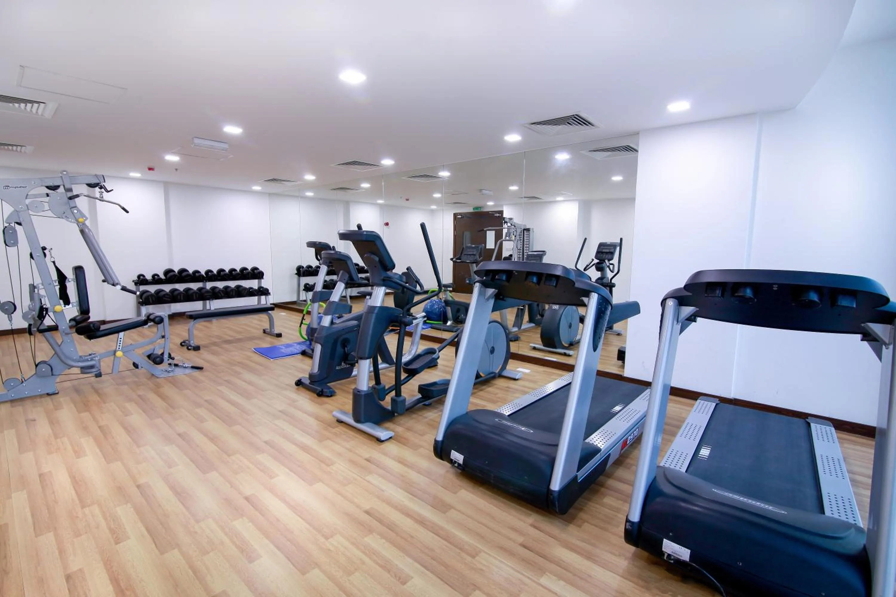 Fitness centre/facilities in Belle Tower Apartments