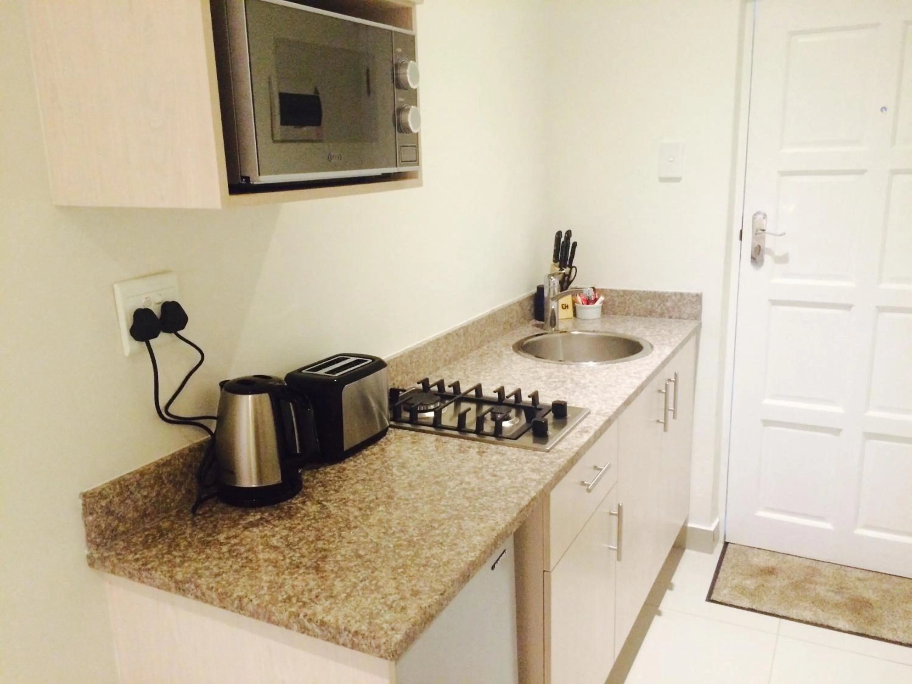 Kitchen or kitchenette in The Milkwood Beach Apartments