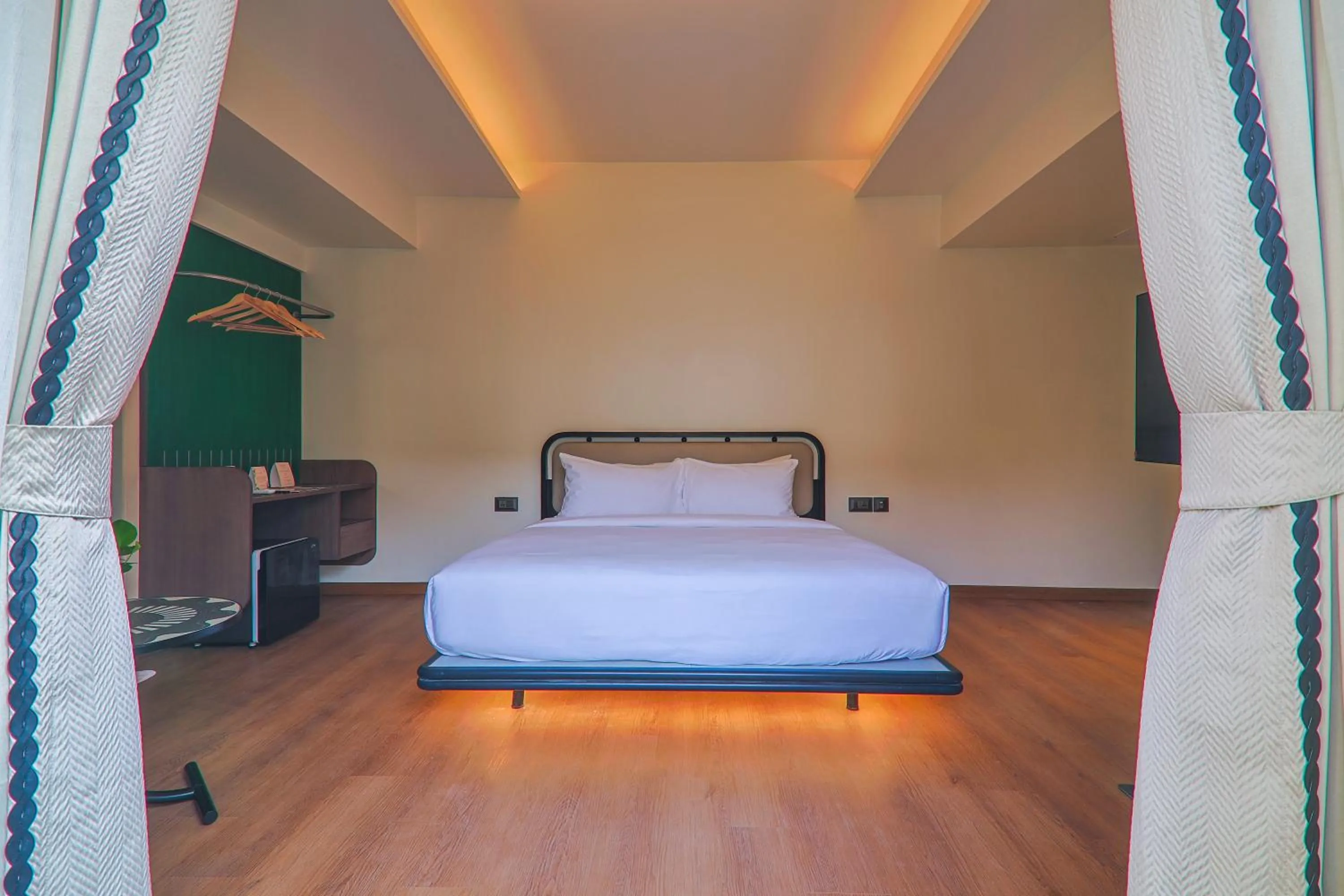 Bedroom, Bed in Orchid Passaros Benaulim Goa - Adults Only