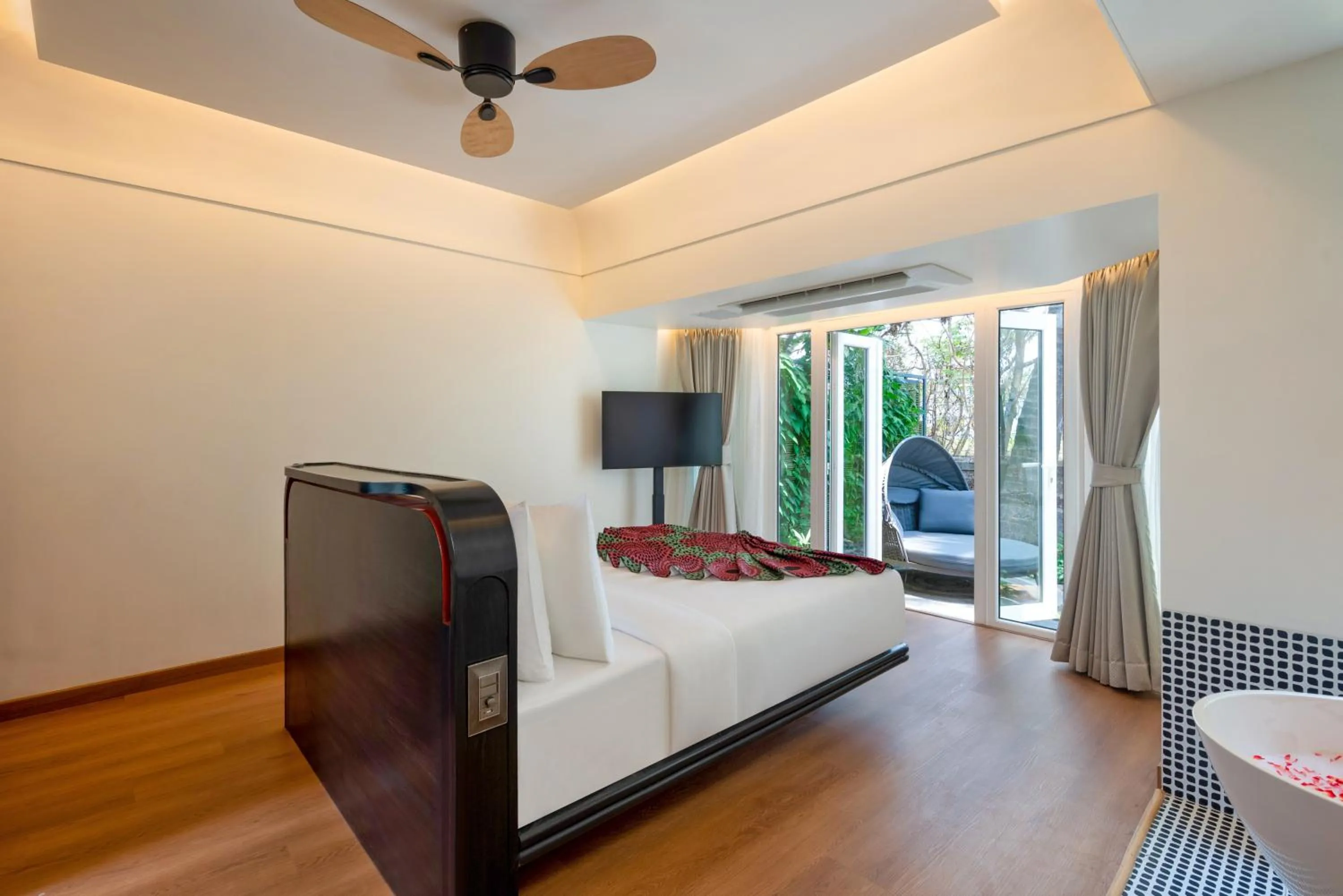 Bed in Orchid Passaros Benaulim Goa - Adults Only