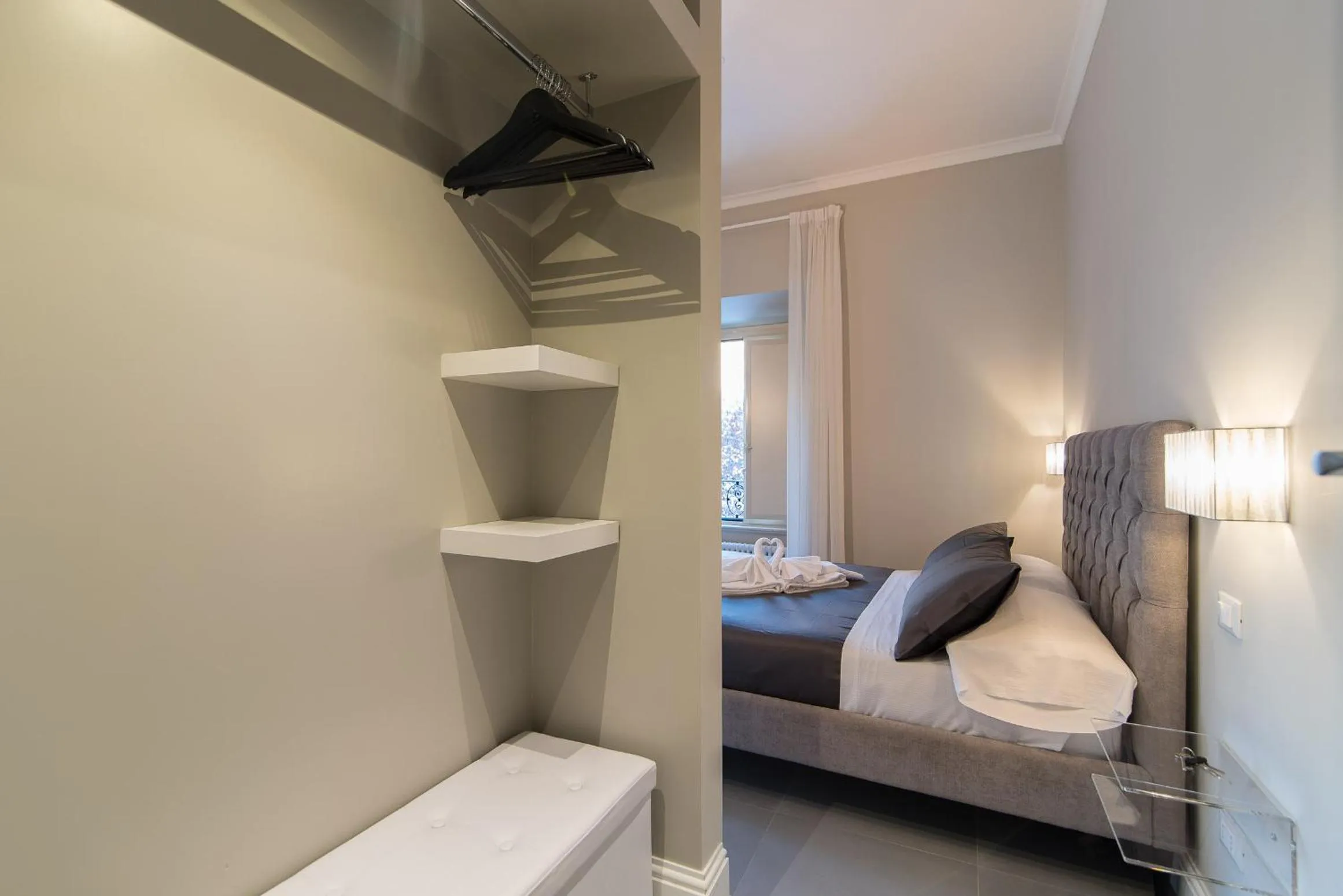 Decorative detail, Bed in Ovidio Suite