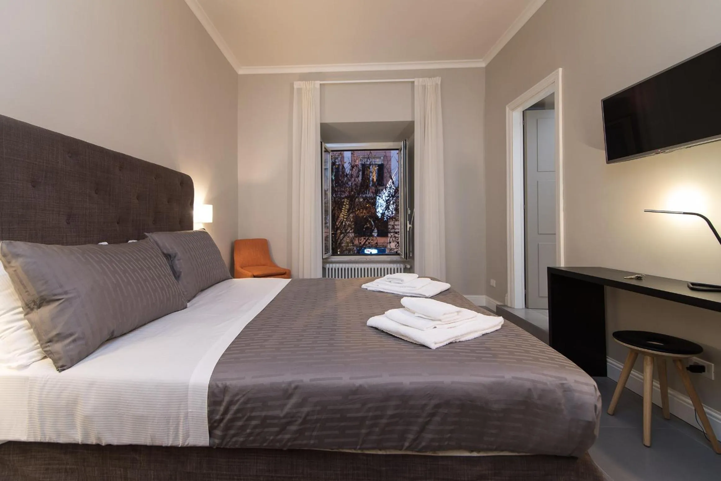 Photo of the whole room, Bed in Ovidio Suite