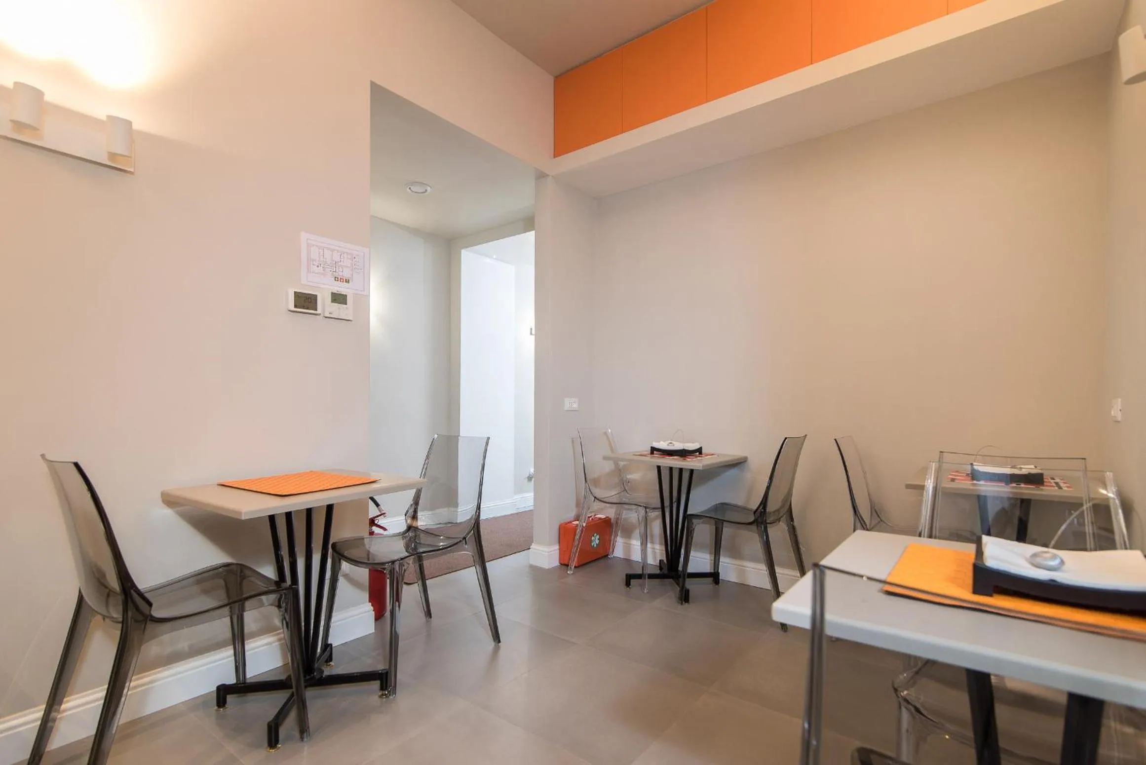 Restaurant/places to eat in Ovidio Suite