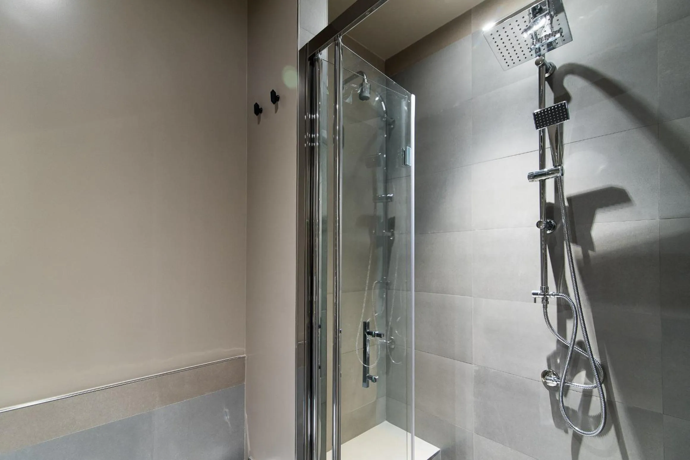 Shower in Ovidio Suite