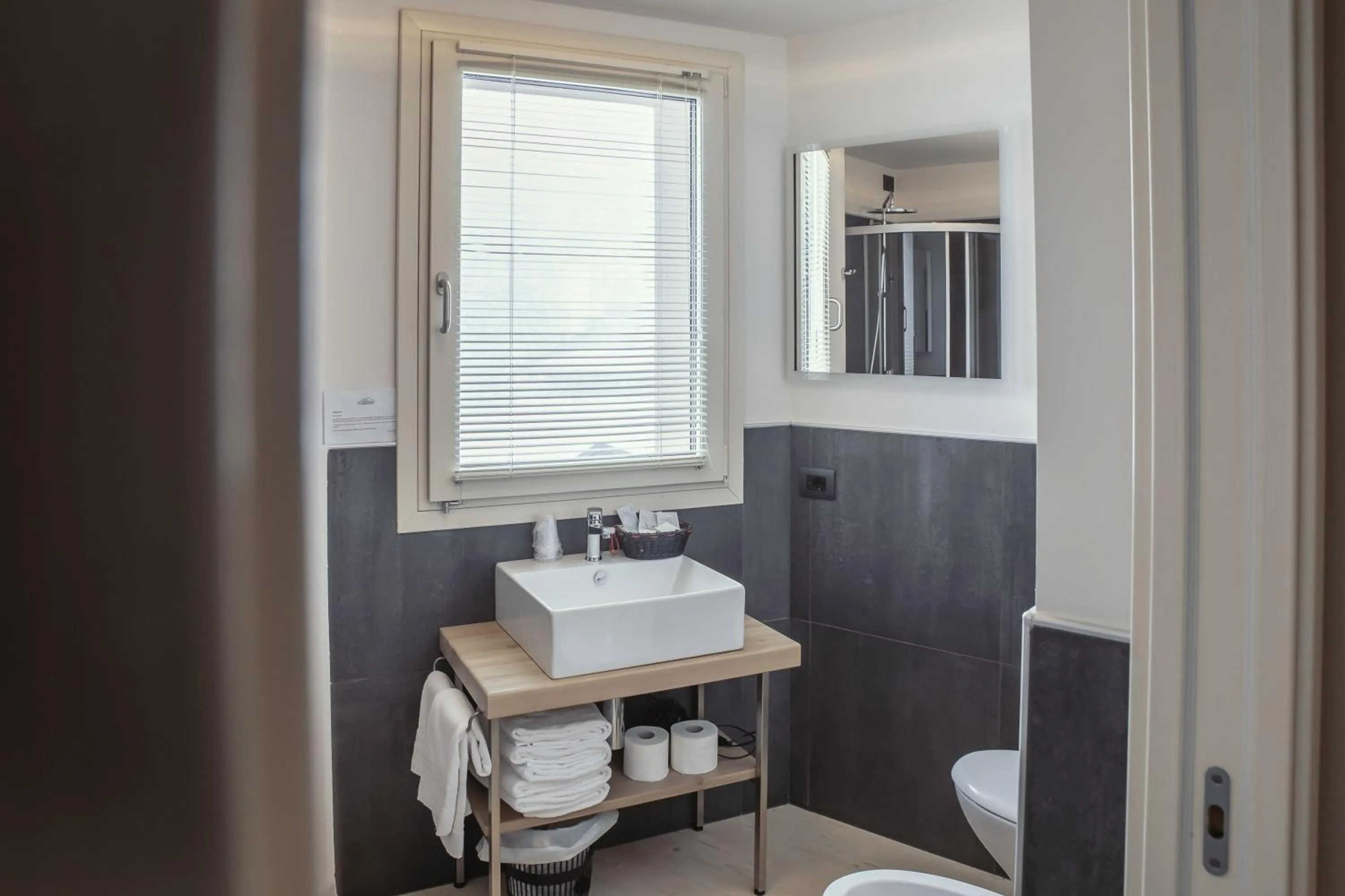 Bathroom in Hotel Laghetto