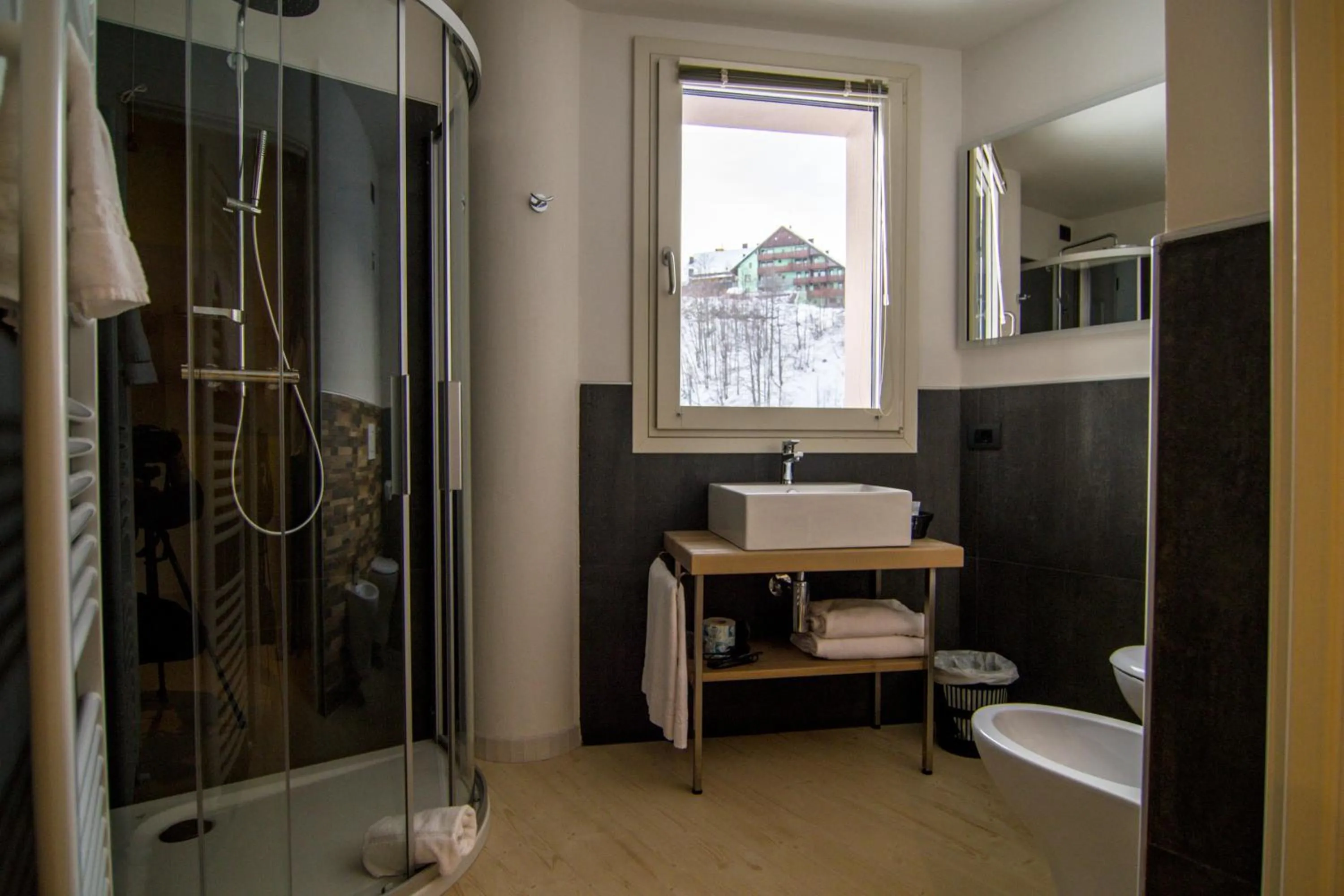 Shower in Hotel Laghetto