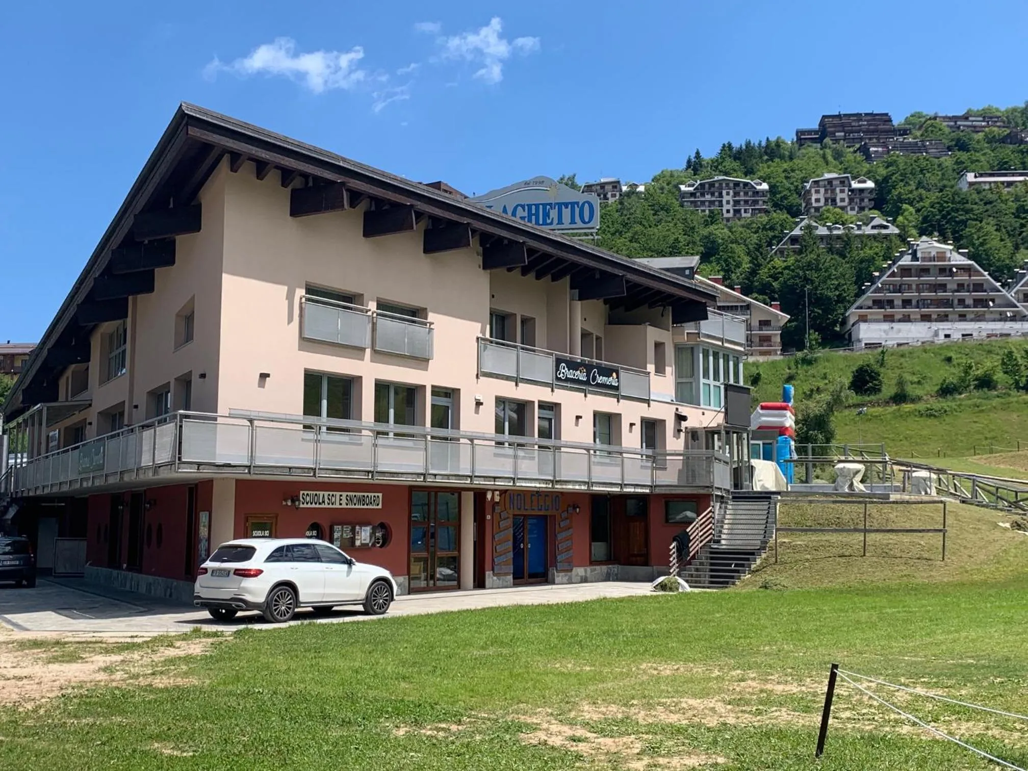 Facade/entrance in Hotel Laghetto