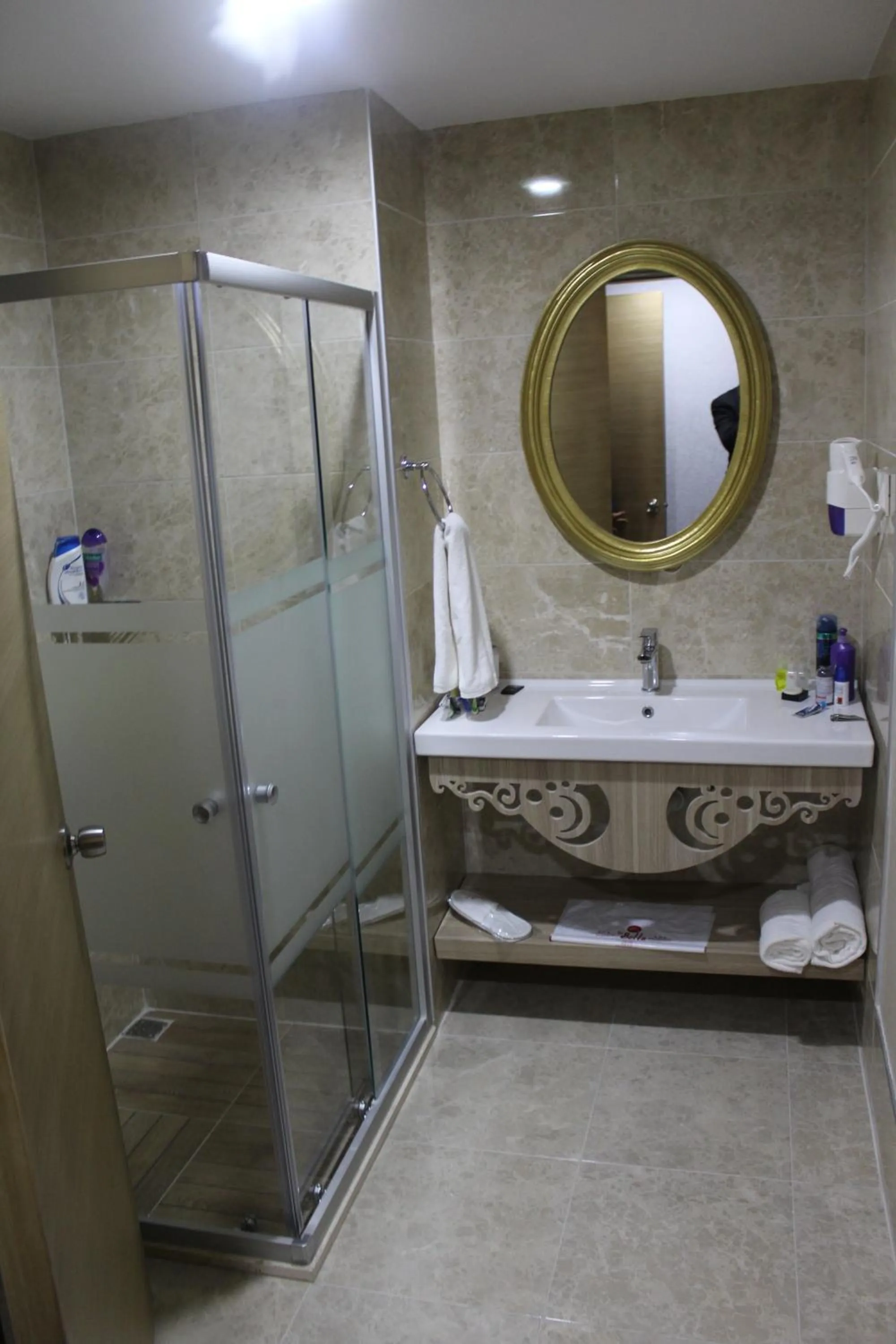 Shower in Hotel La Bella