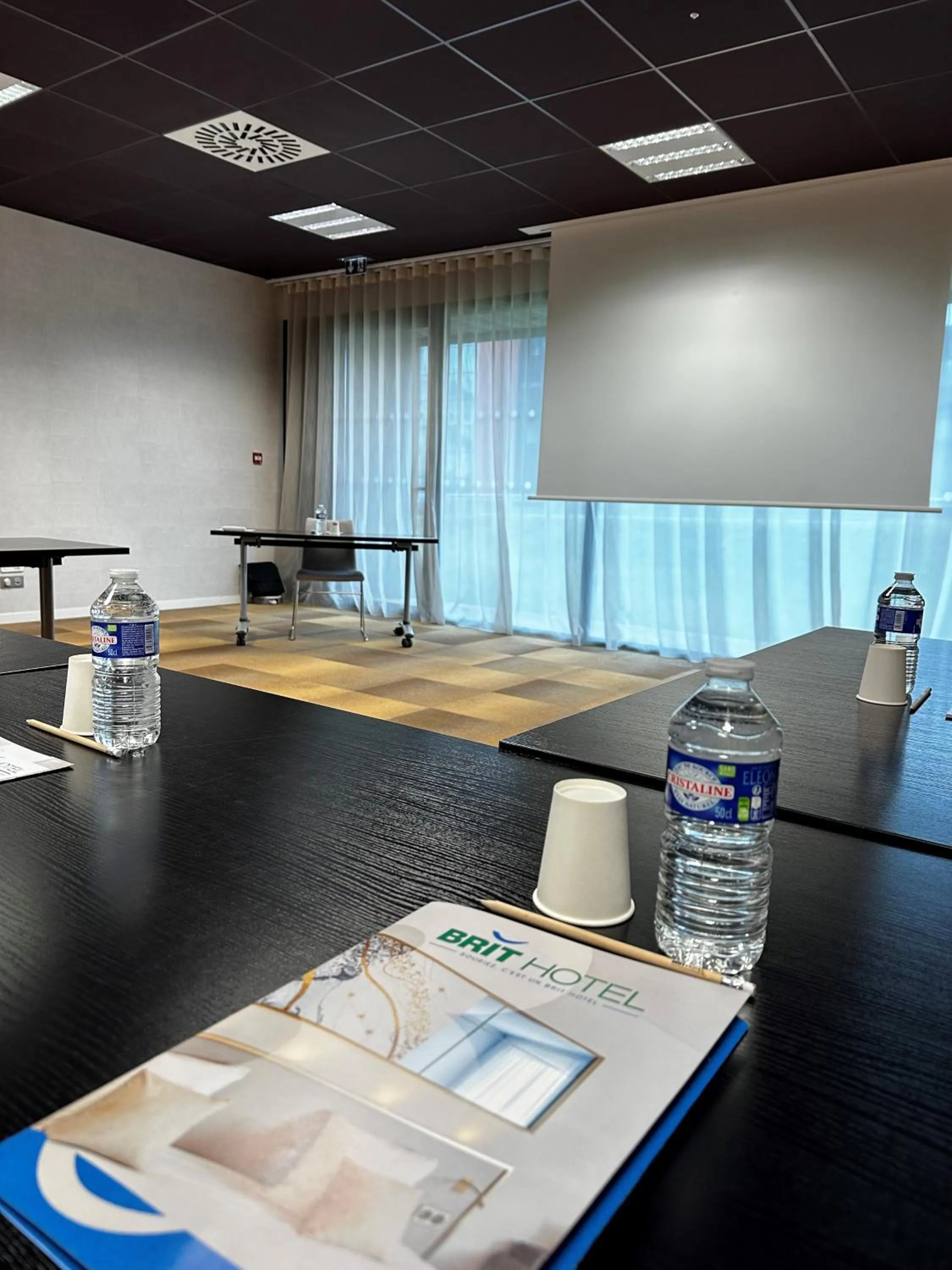Meeting/conference room in Brit Hotel & Spa Saint Brieuc Plérin