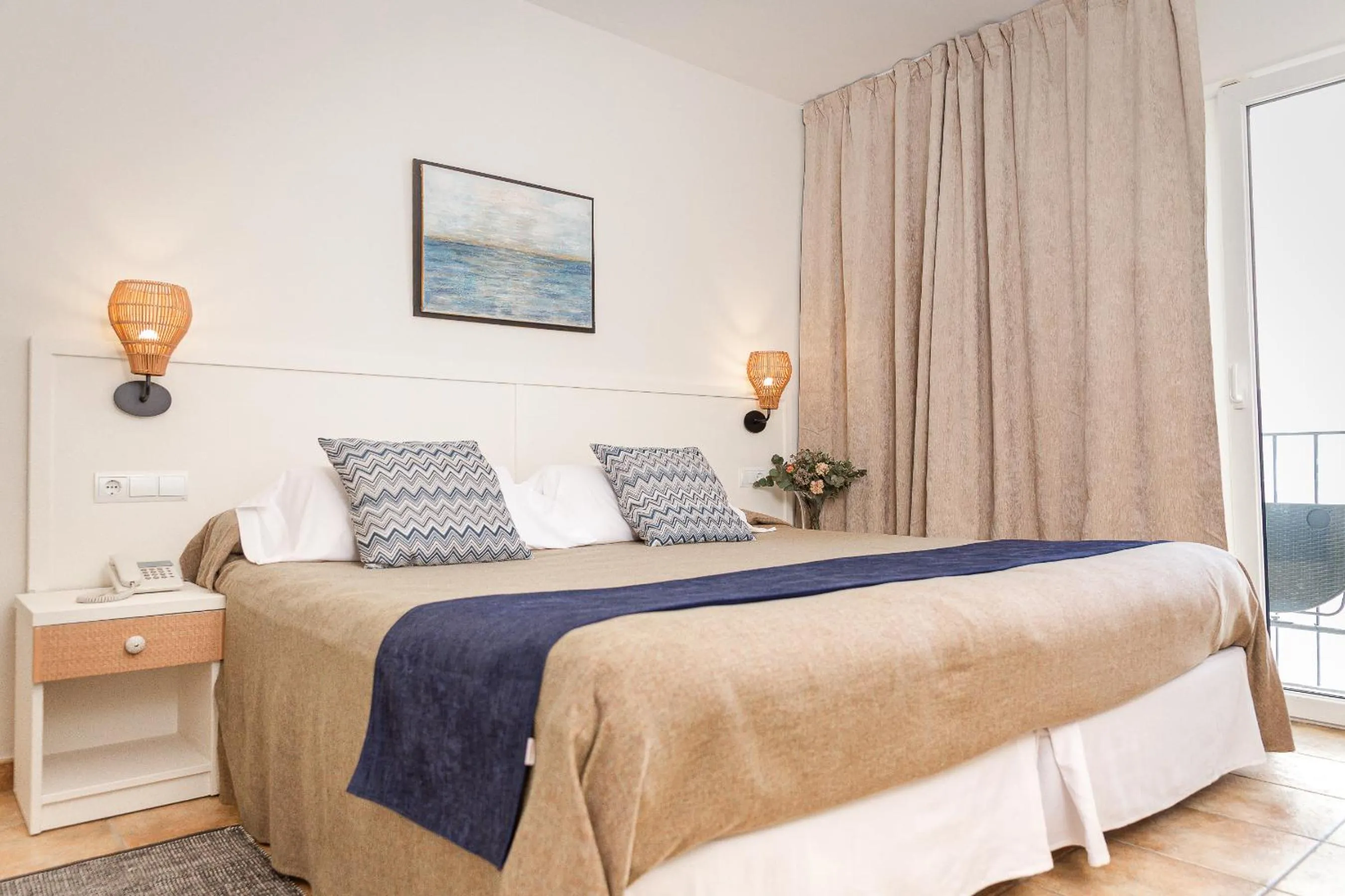 Photo of the whole room in La Muntanya