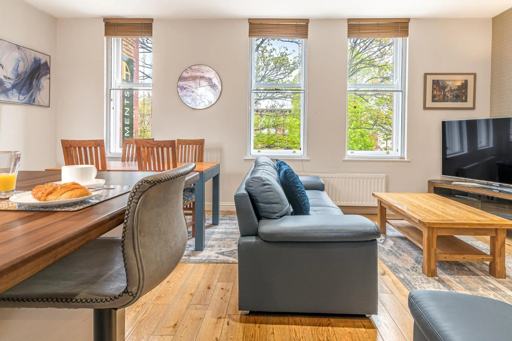 Living room in Abbey Apartments Modern ApartHotel for Tourists & Professionals