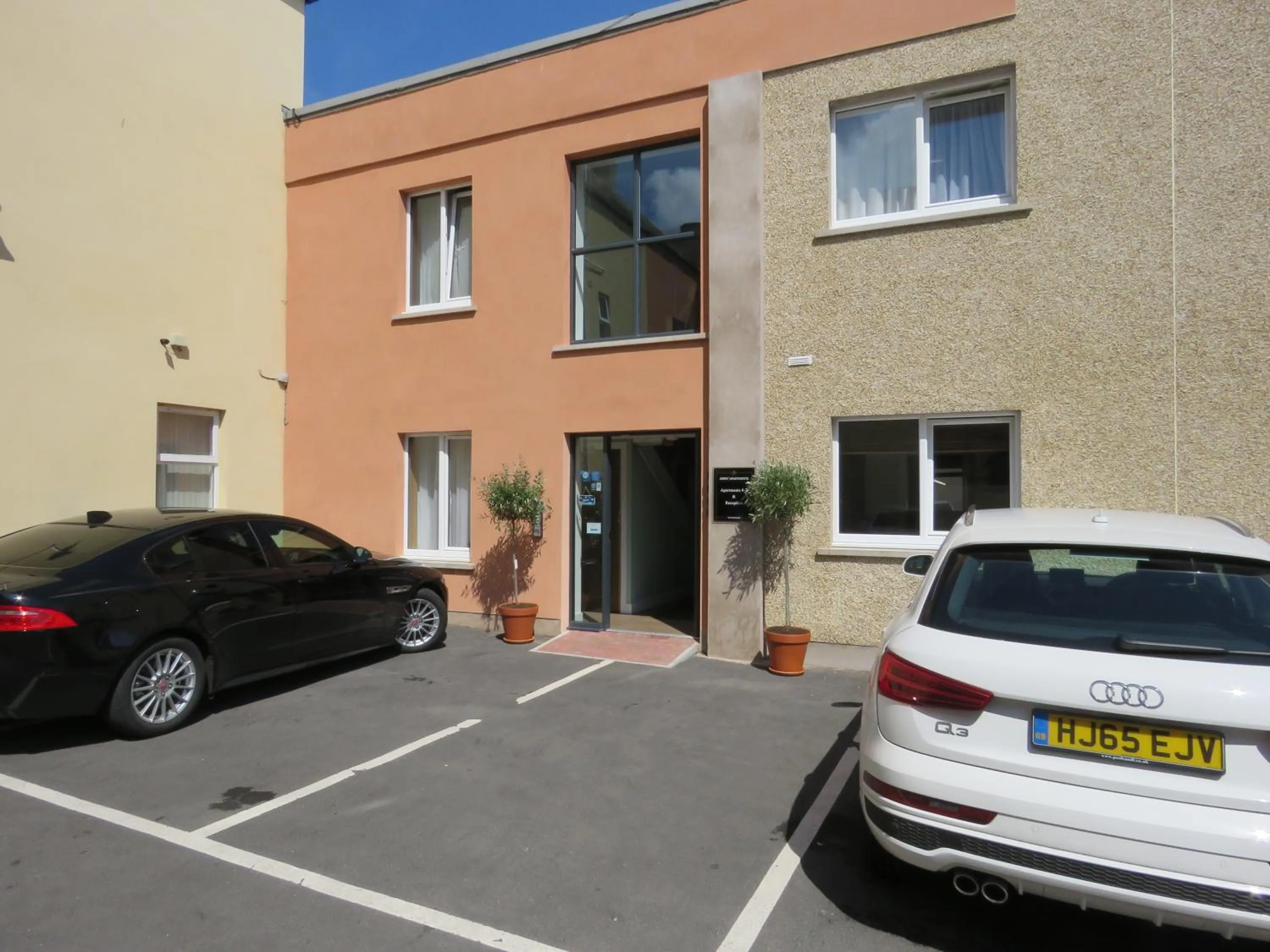 Facade/entrance in Abbey Apartments Modern ApartHotel for Tourists & Professionals