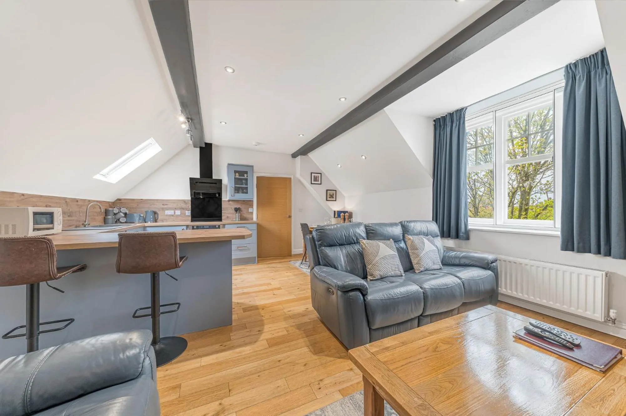 Living room in Abbey Apartments Modern ApartHotel for Tourists & Professionals