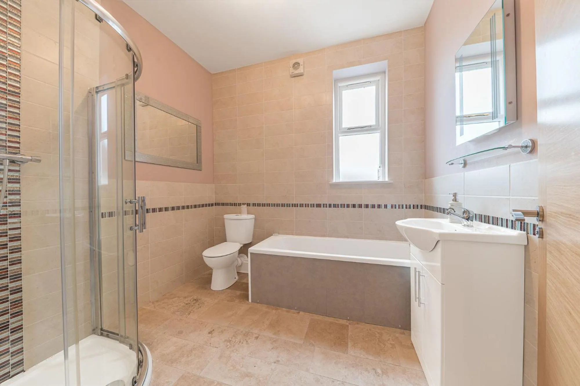 Bathroom in Abbey Apartments Modern ApartHotel for Tourists & Professionals