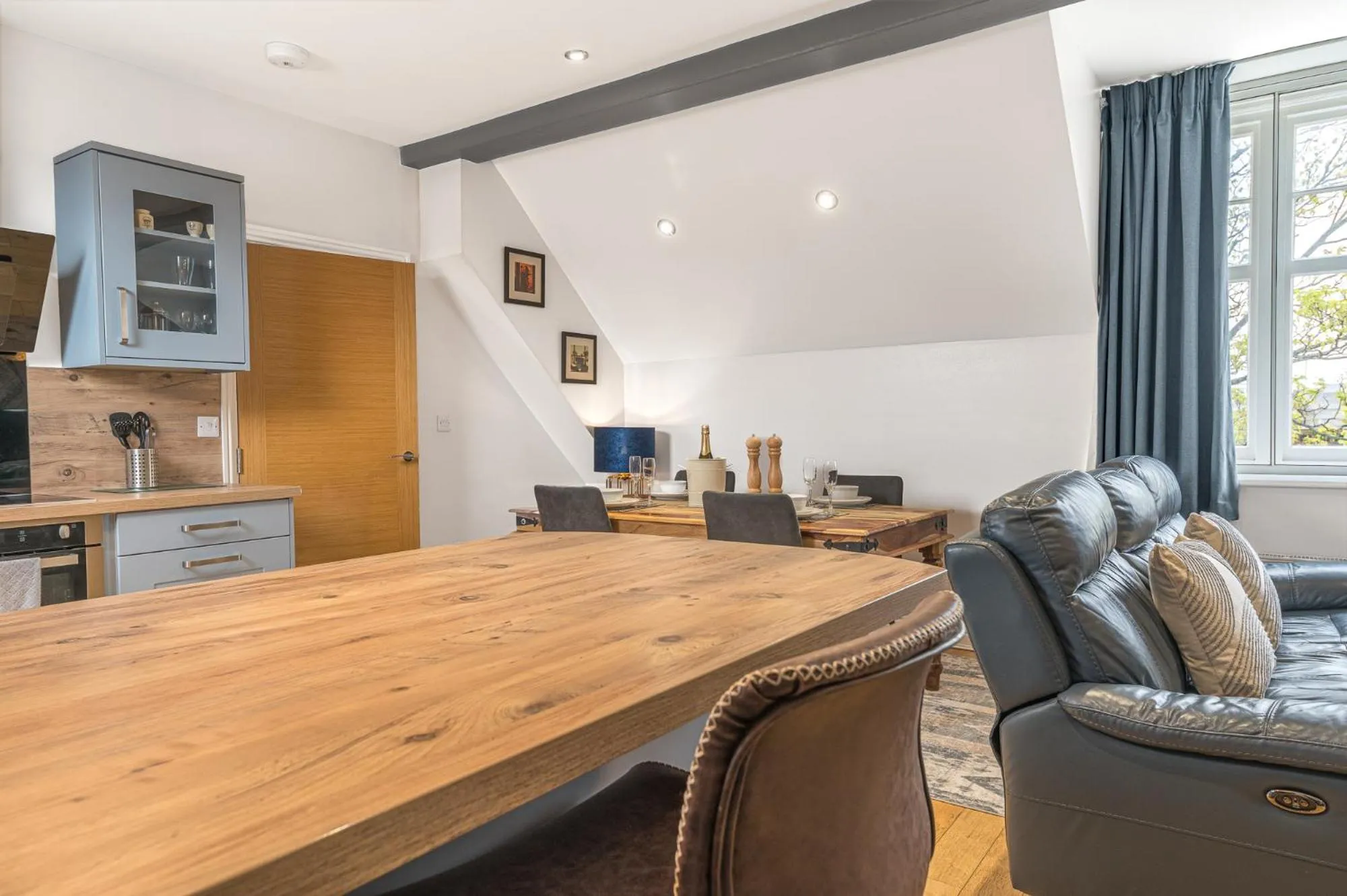 Dining area in Abbey Apartments Modern ApartHotel for Tourists & Professionals