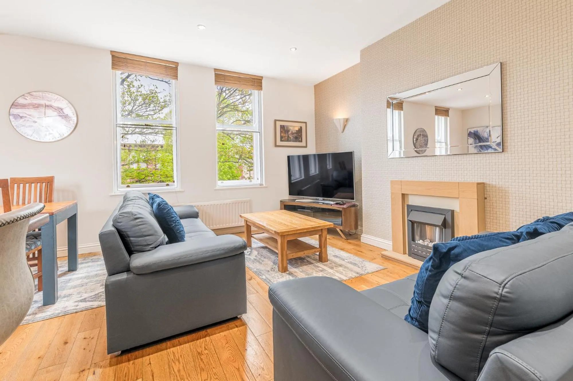 Living room in Abbey Apartments Modern ApartHotel for Tourists & Professionals