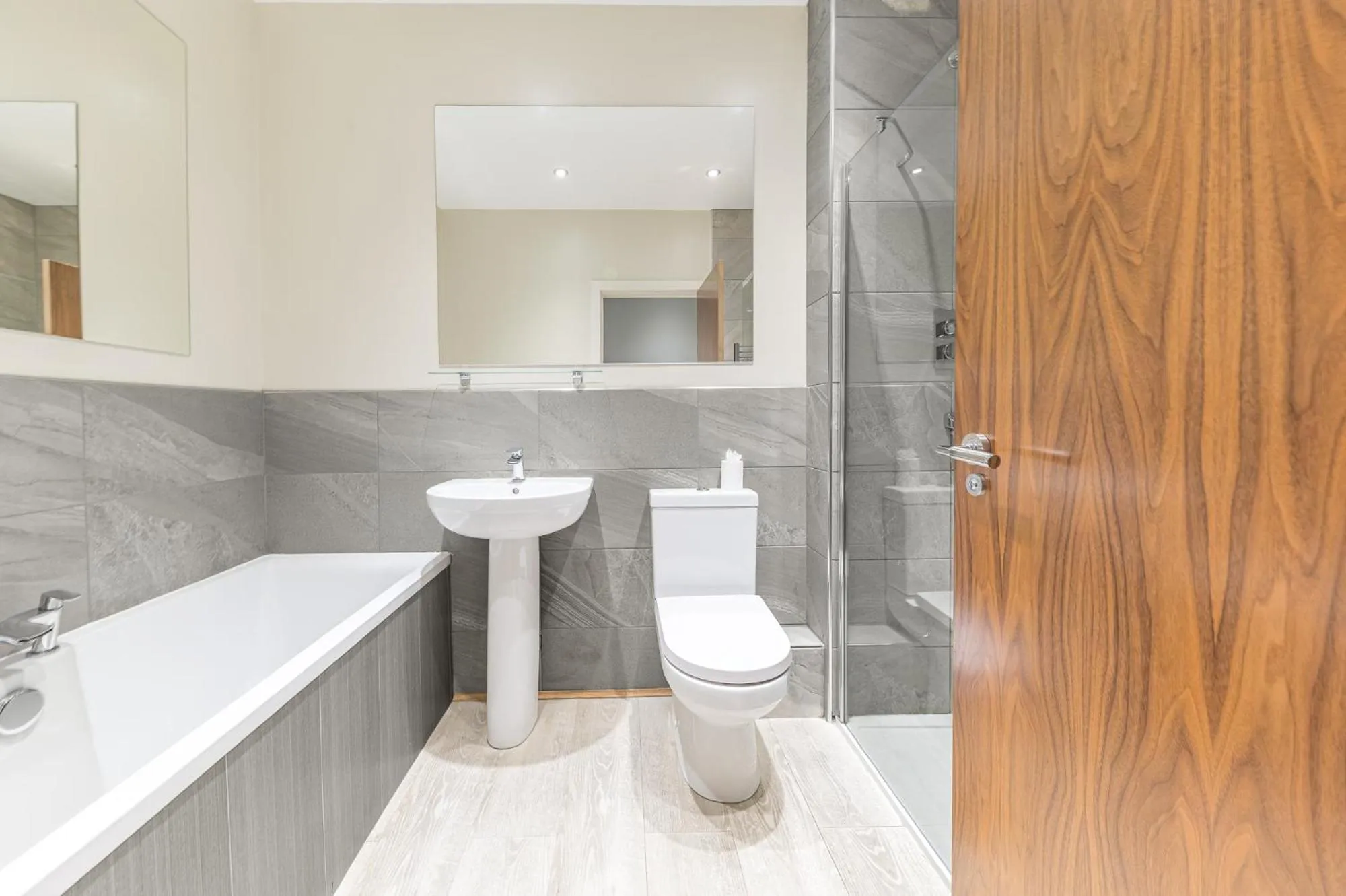 Shower in Abbey Apartments Modern ApartHotel for Tourists & Professionals