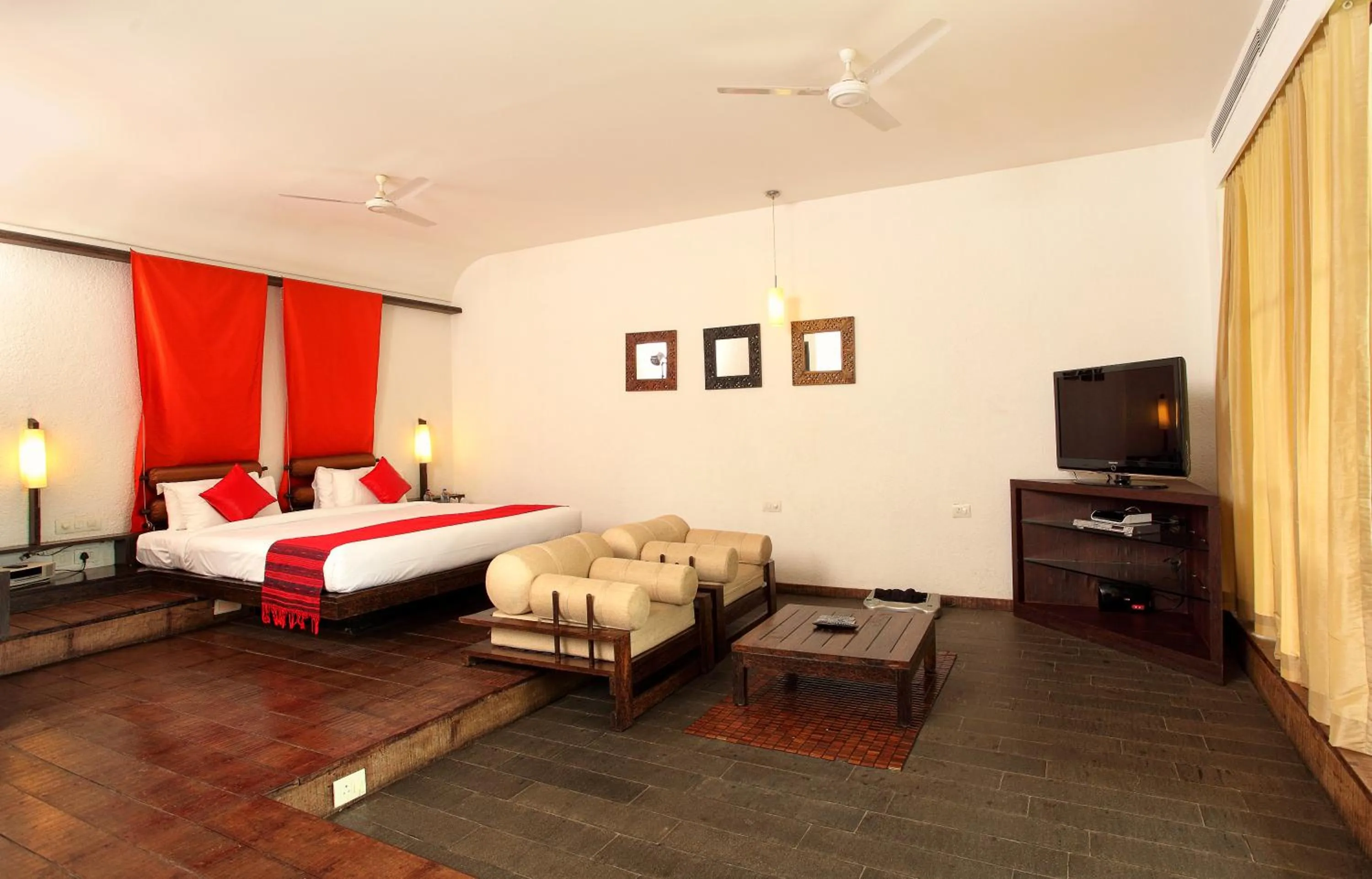 Bedroom, Bed in Rainforest Resort