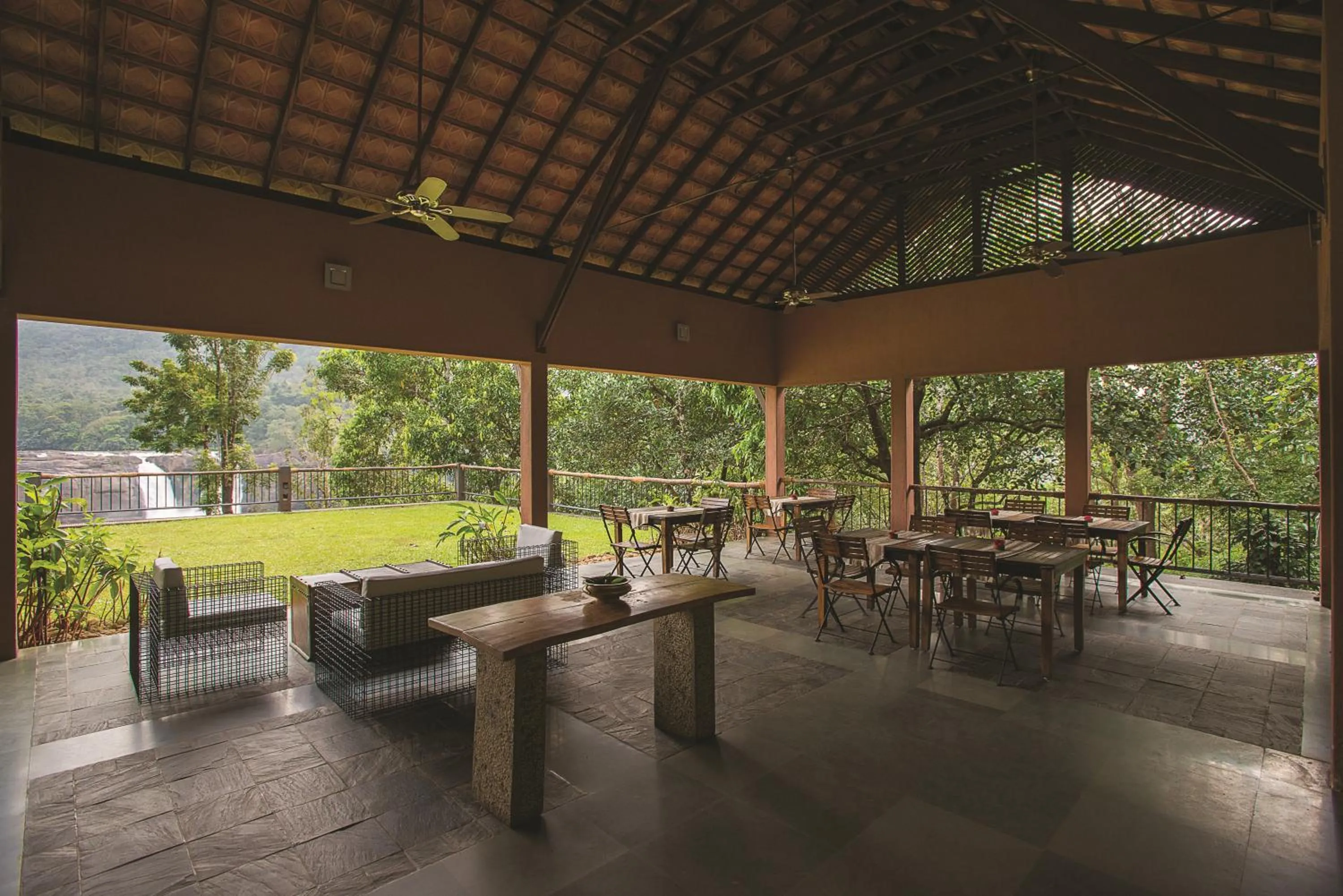 Restaurant/places to eat in Rainforest Resort