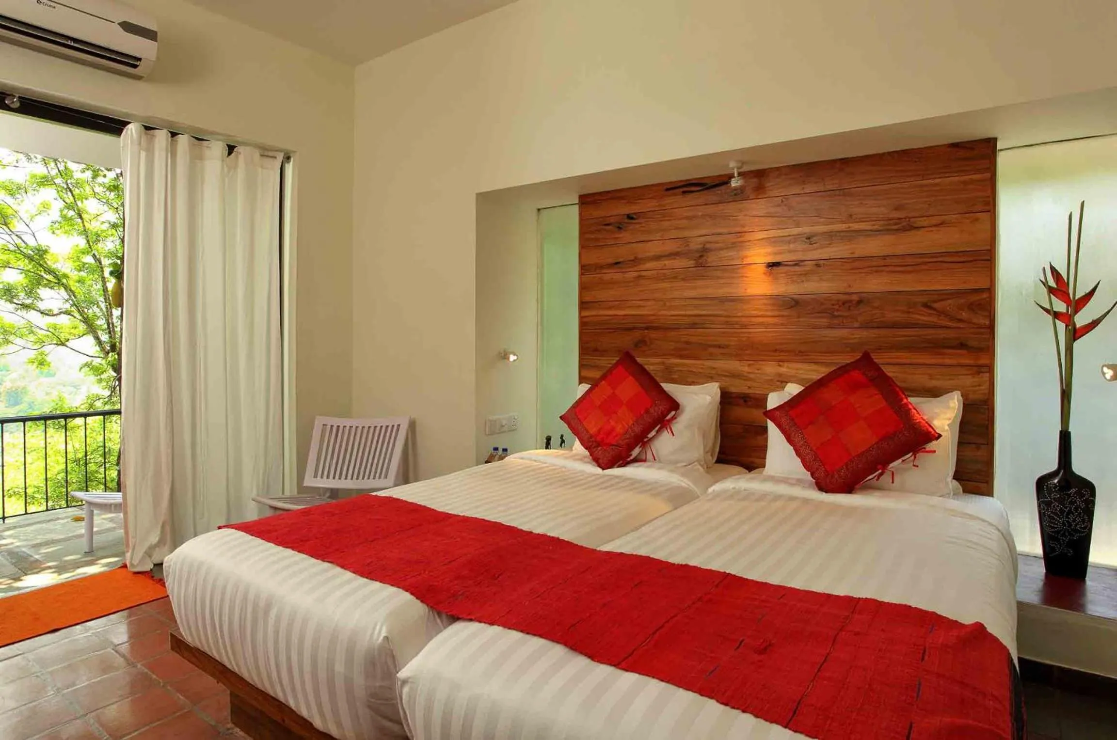 Bedroom, Bed in Rainforest Resort