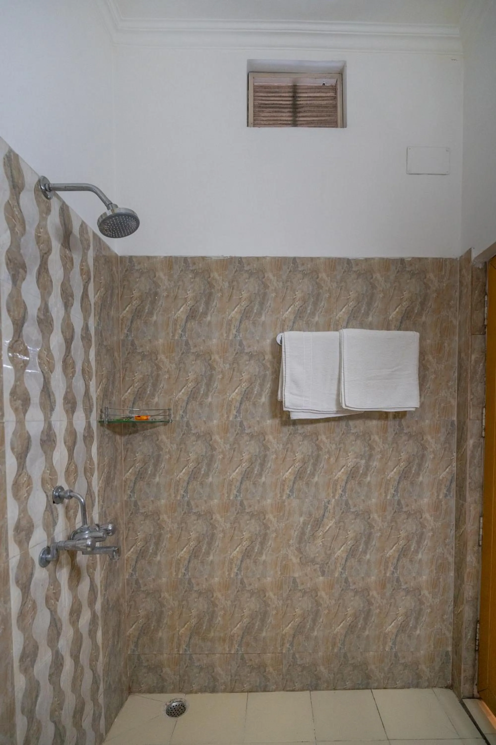 Shower in Tara Guest House