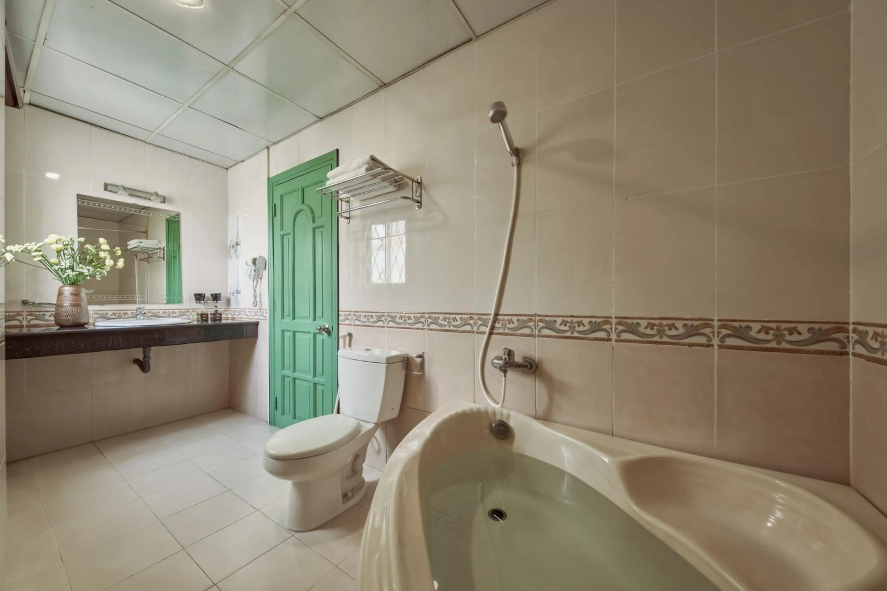 Shower in The One Ben Thanh Hotel-City Center