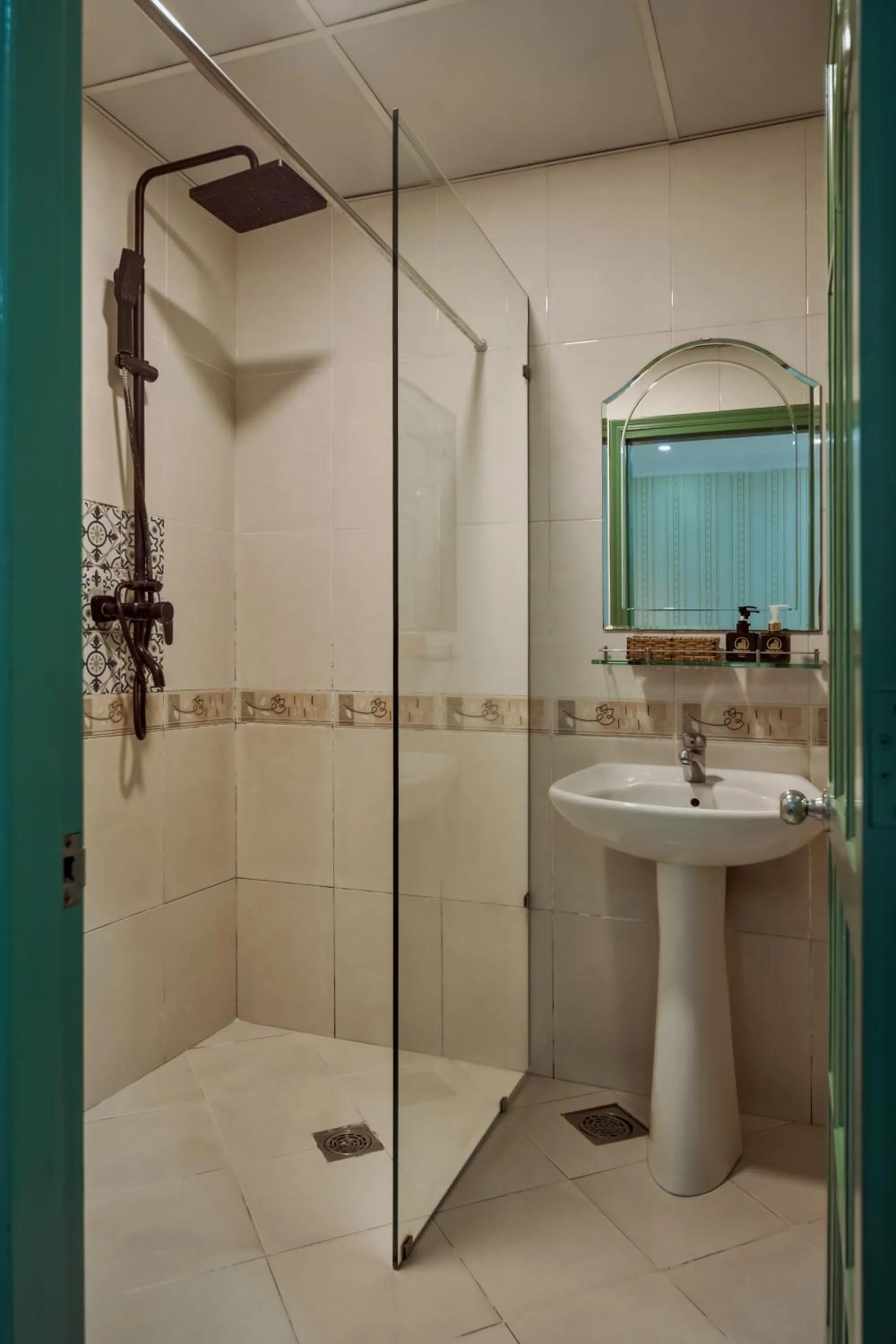 Shower in The One Ben Thanh Hotel-City Center