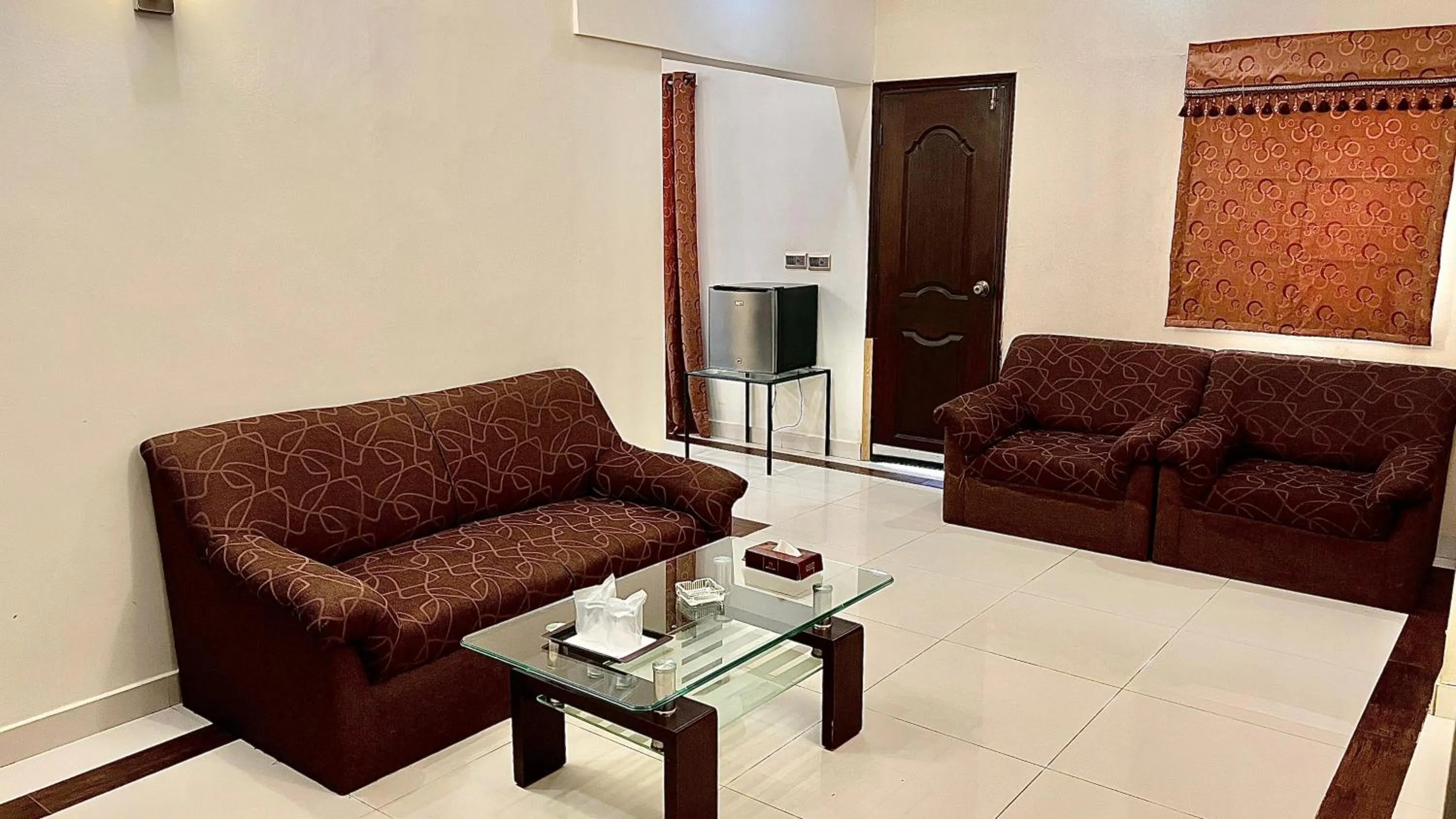 Living room in Royal Inn Hotel