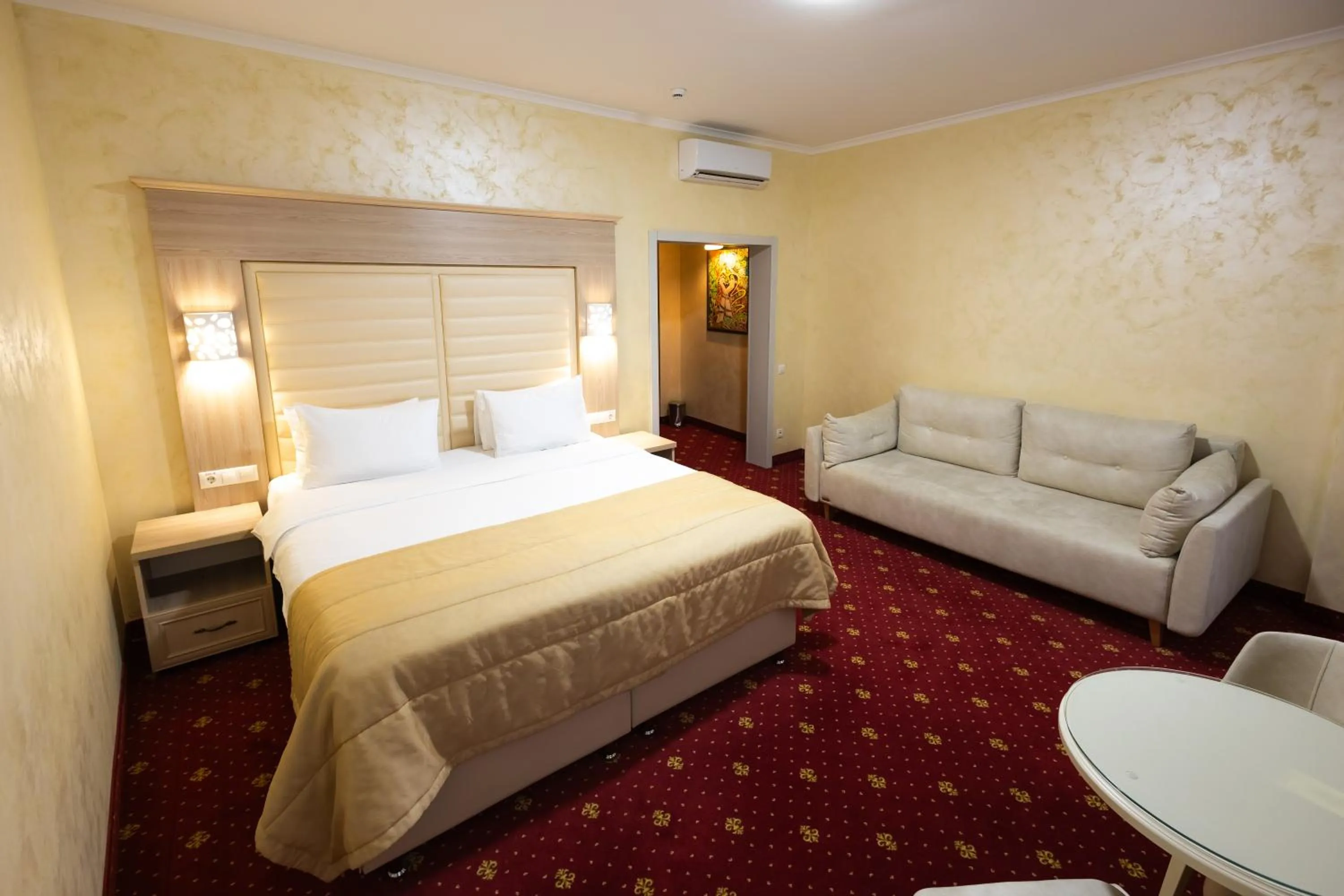 Bedroom, Bed in Hotel France