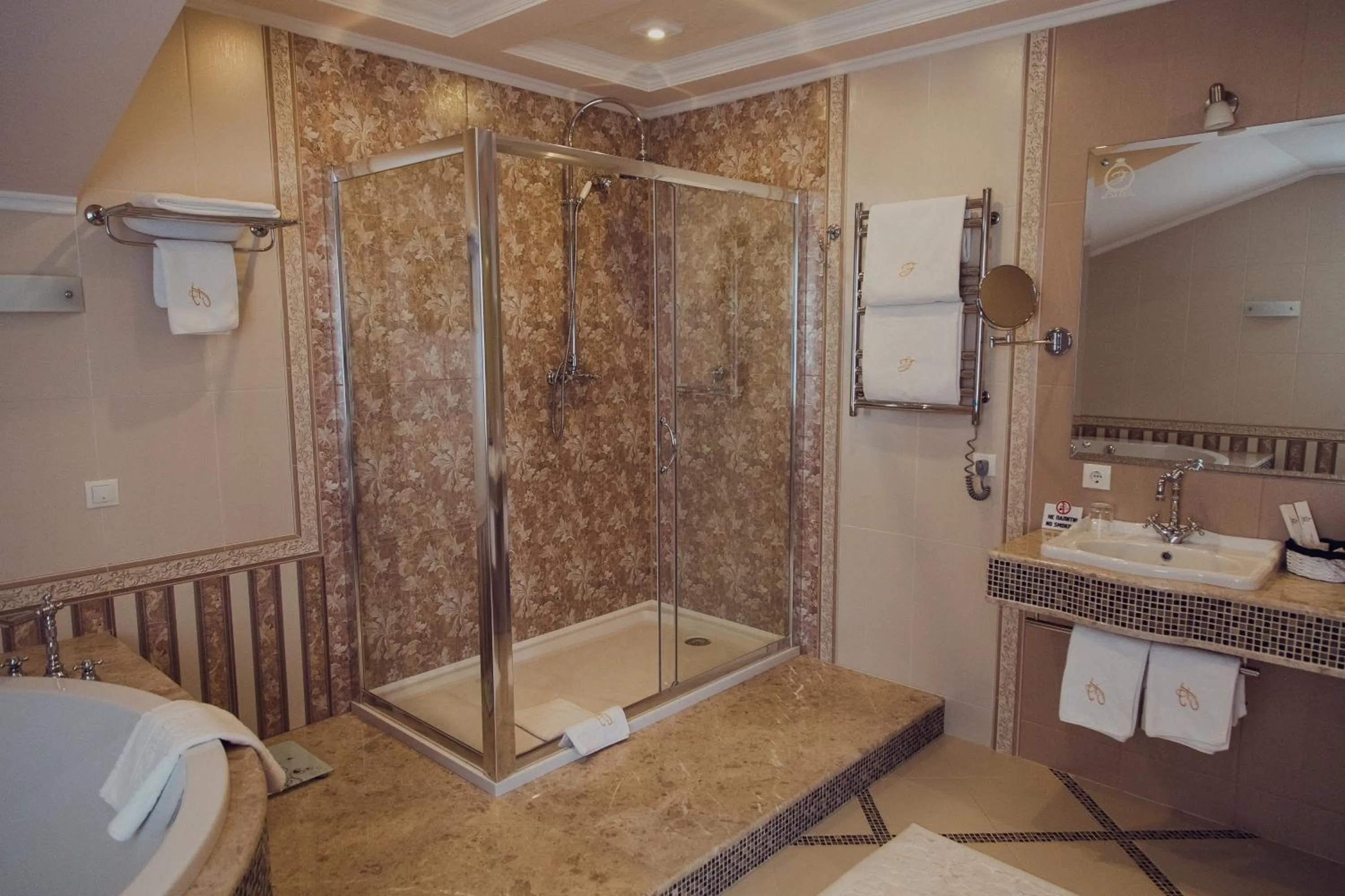 Shower in Hotel France