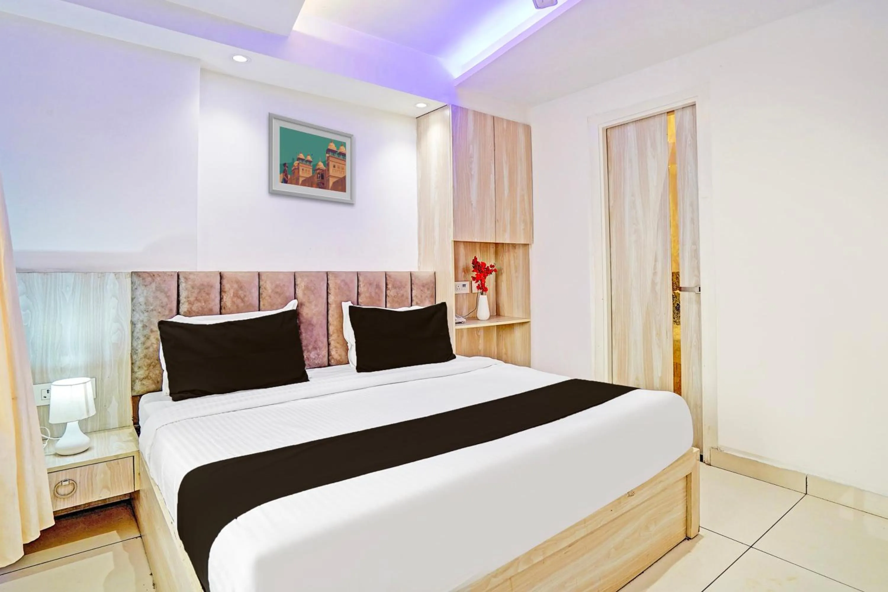 Bedroom, Bed in Super Hotel O Luxury Inn