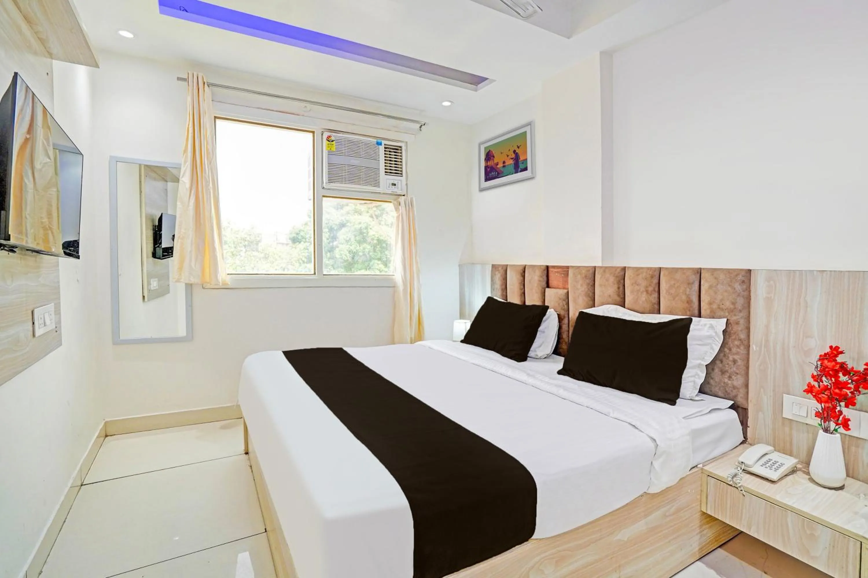 Bedroom, Bed in Super Hotel O Luxury Inn