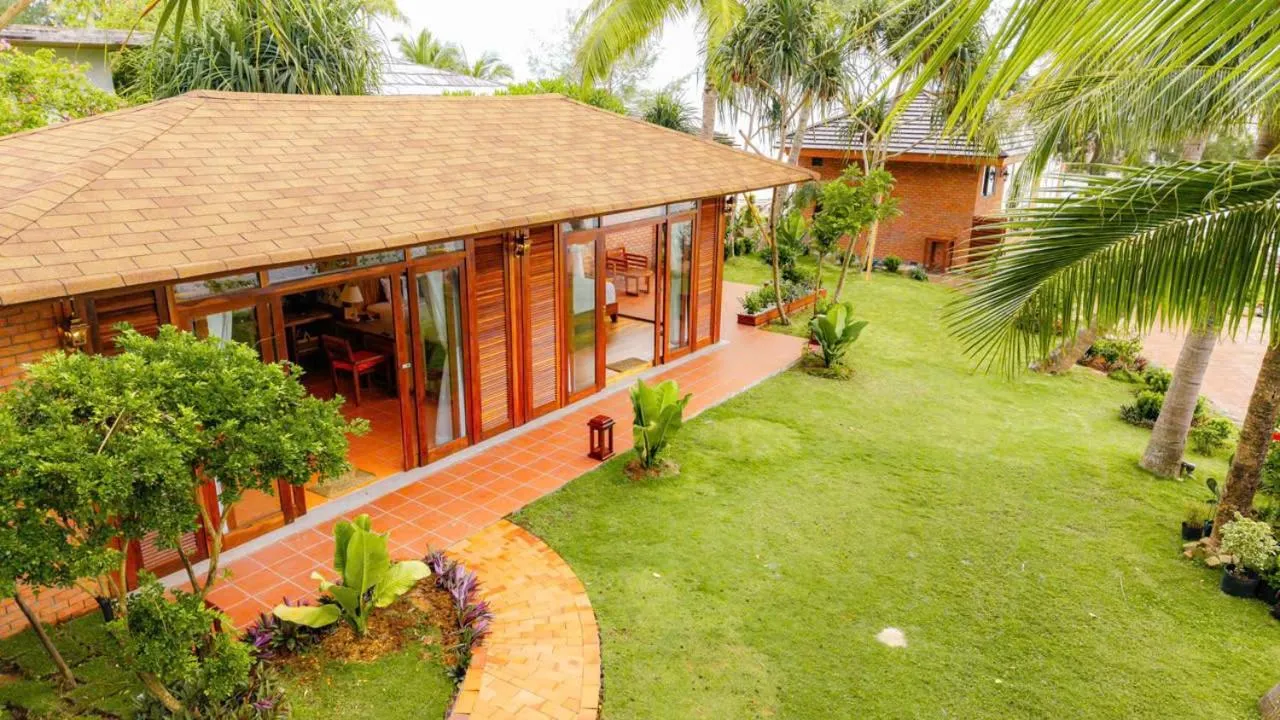 Property building in Rocks Beach Boutique