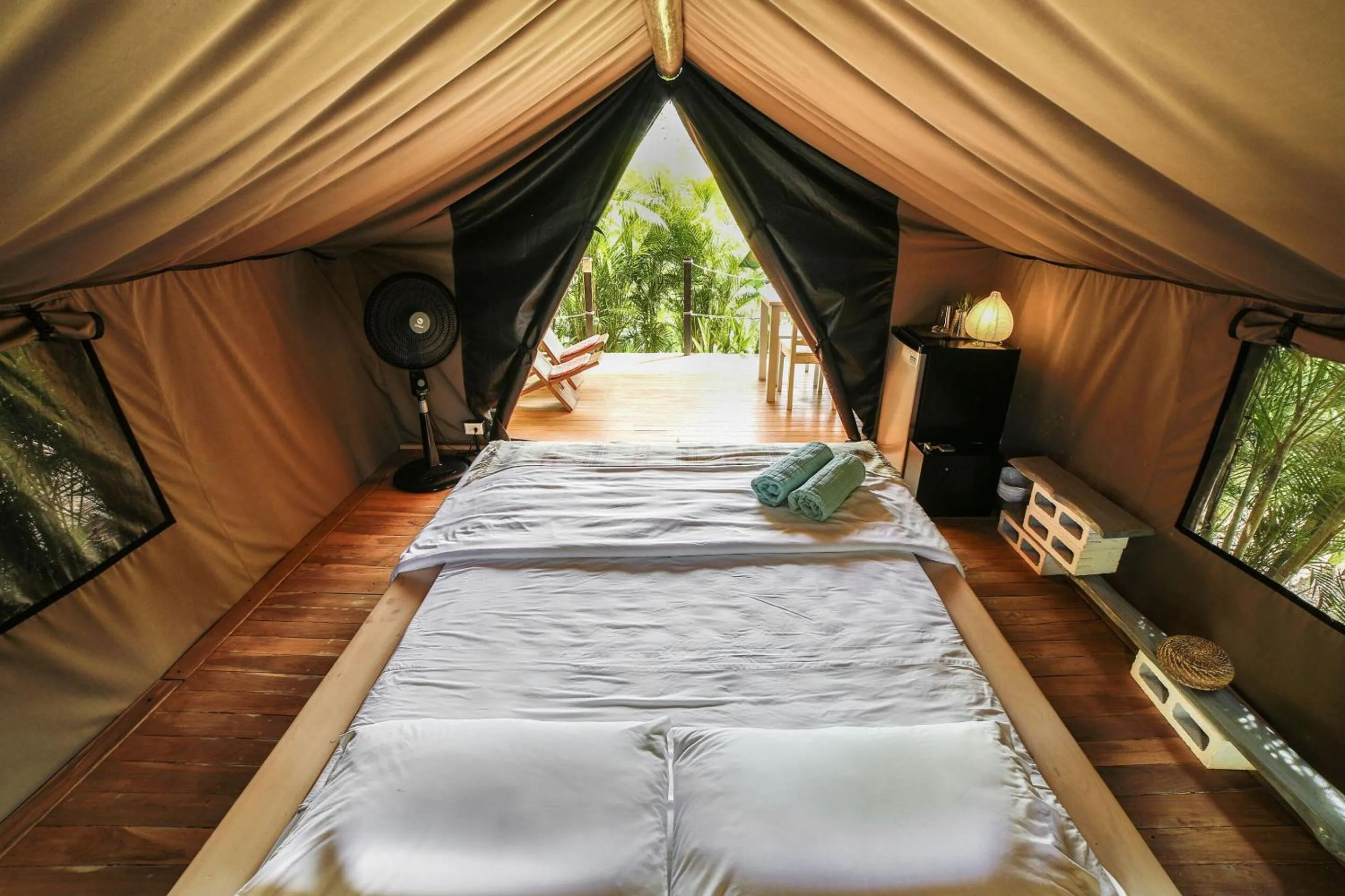 Bedroom, Bed in Flor y Bambu