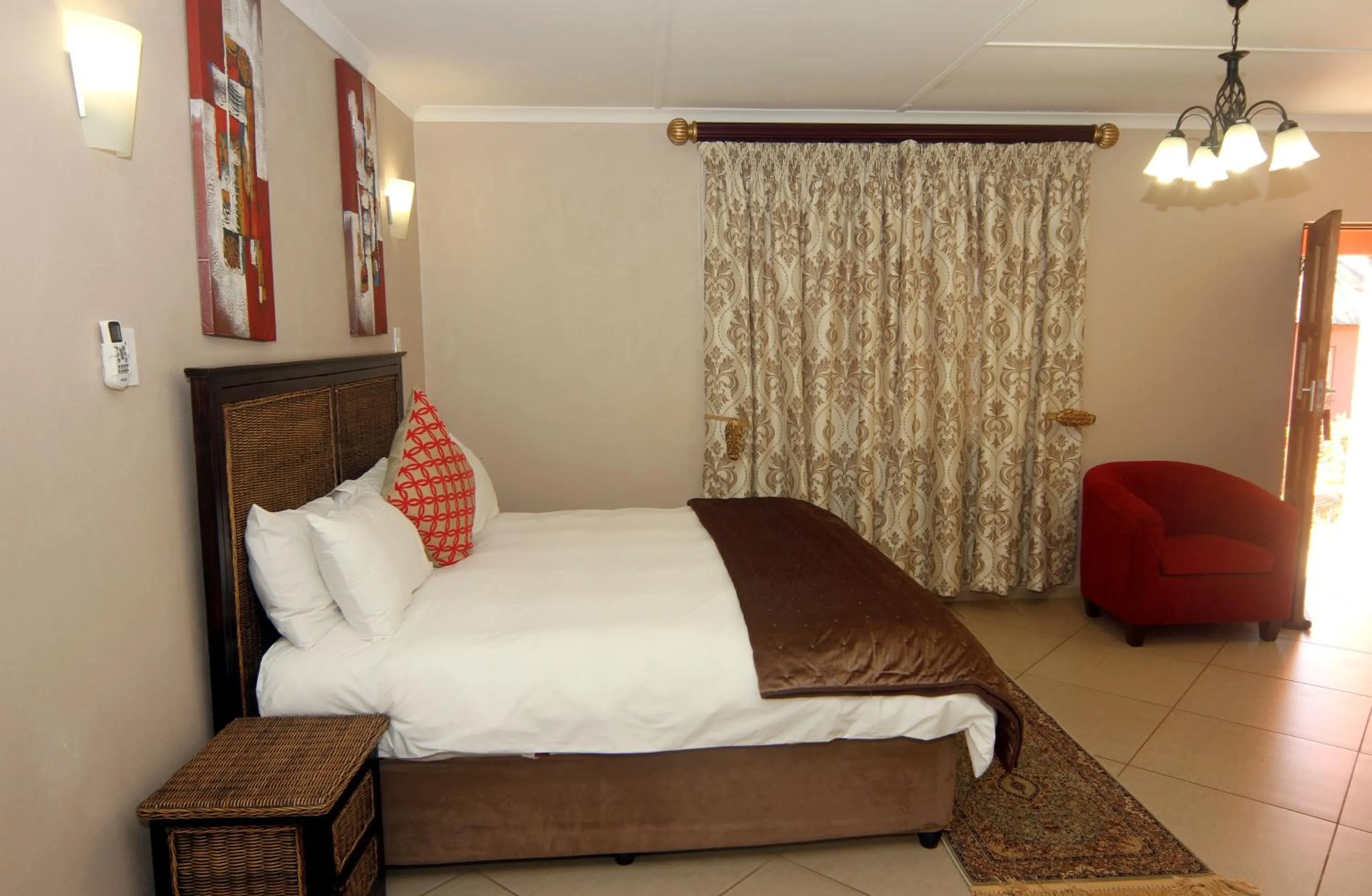 Bedroom, Bed in Nongoma Lodge & Inn CC