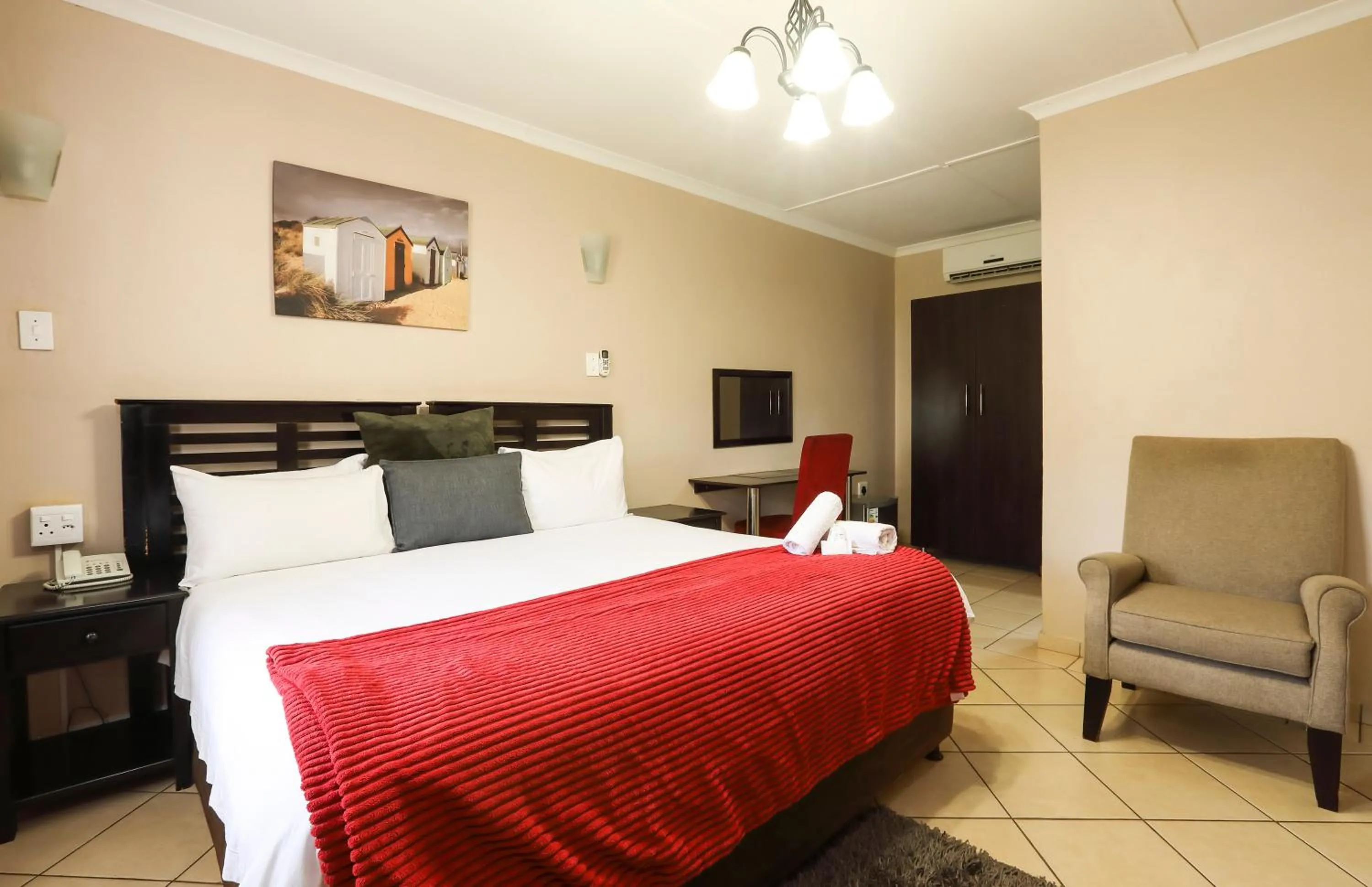 Bedroom, Bed in Nongoma Lodge & Inn CC