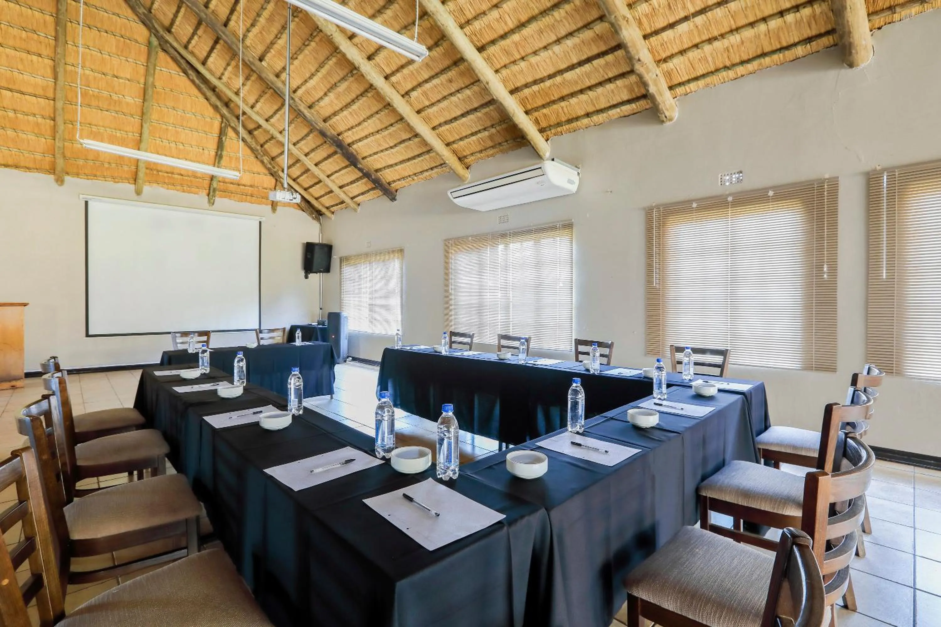 Coffee/tea facilities in Nongoma Lodge & Inn CC